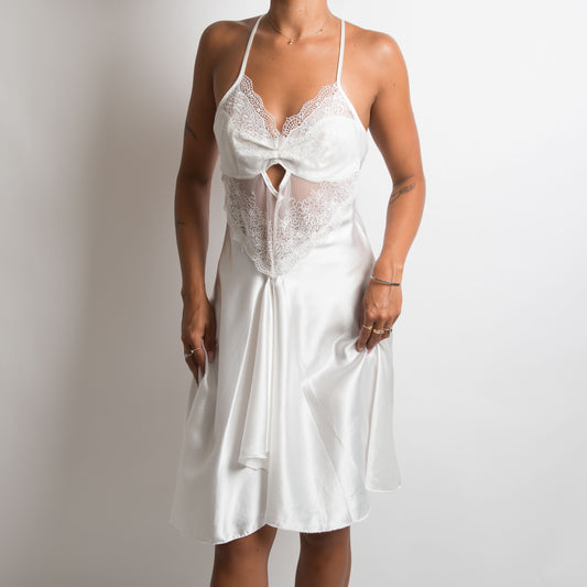 ROBE EN SATIN BLANCHE