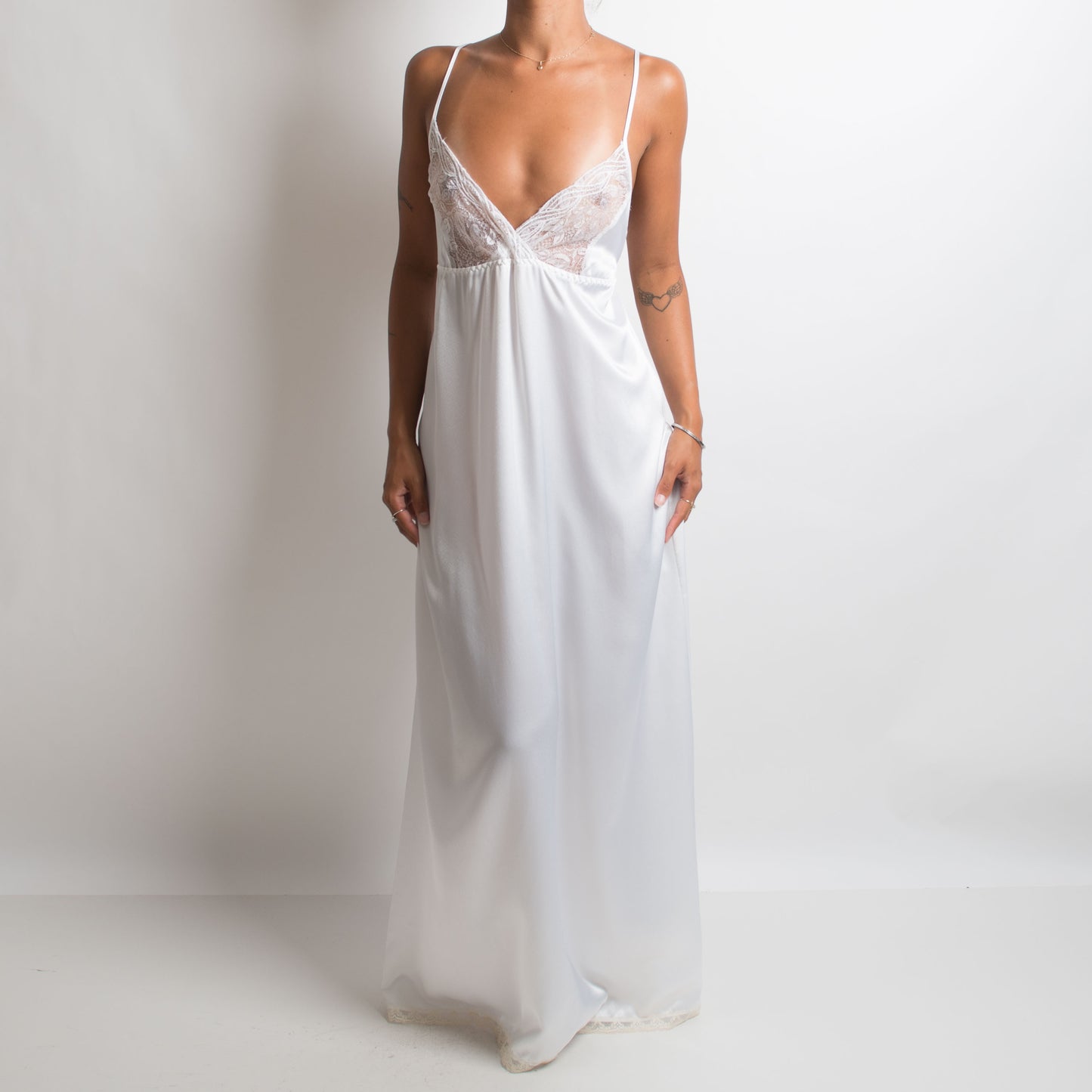 ROBE LONGUE EN SATIN BLANC