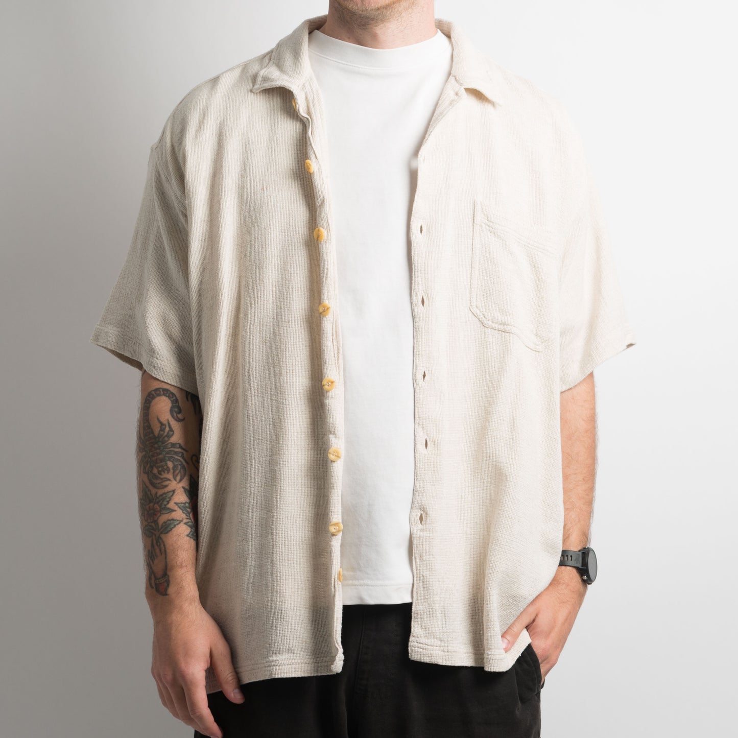 CHEMISE À BOUTON EN LIN CRÈME