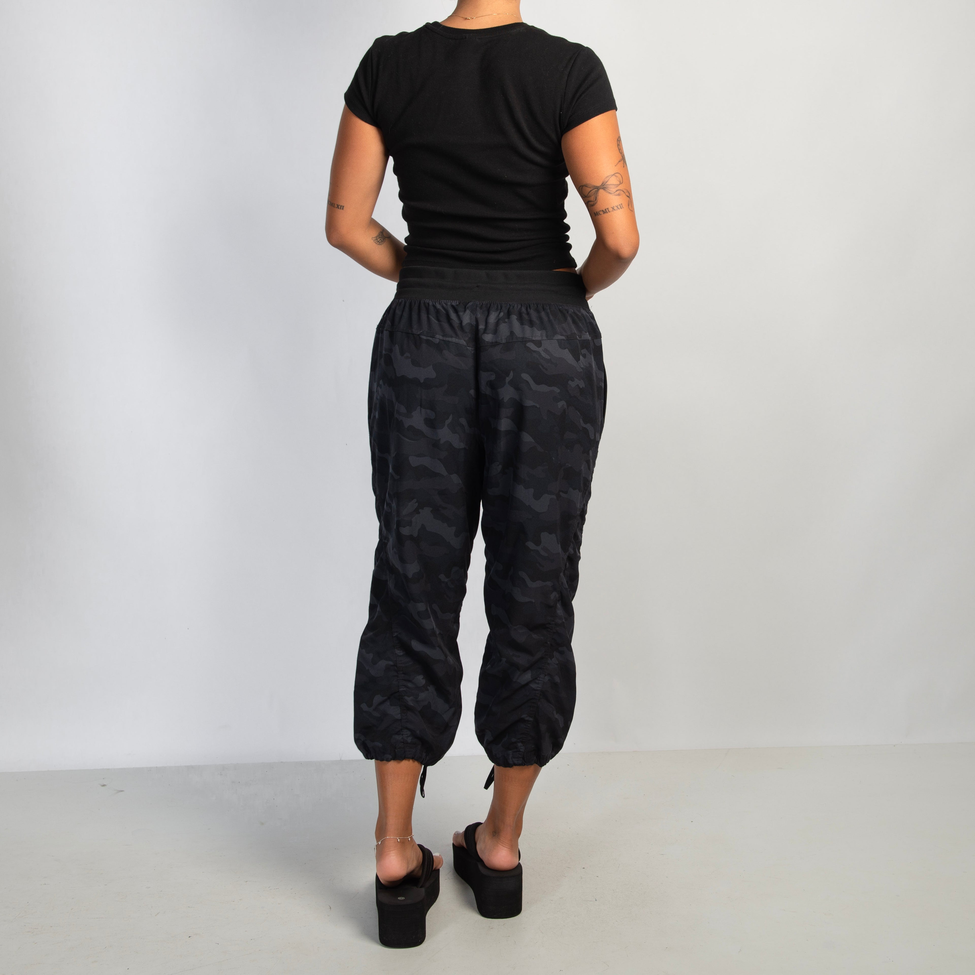 CAMO CAPRI CARGO PANTS
