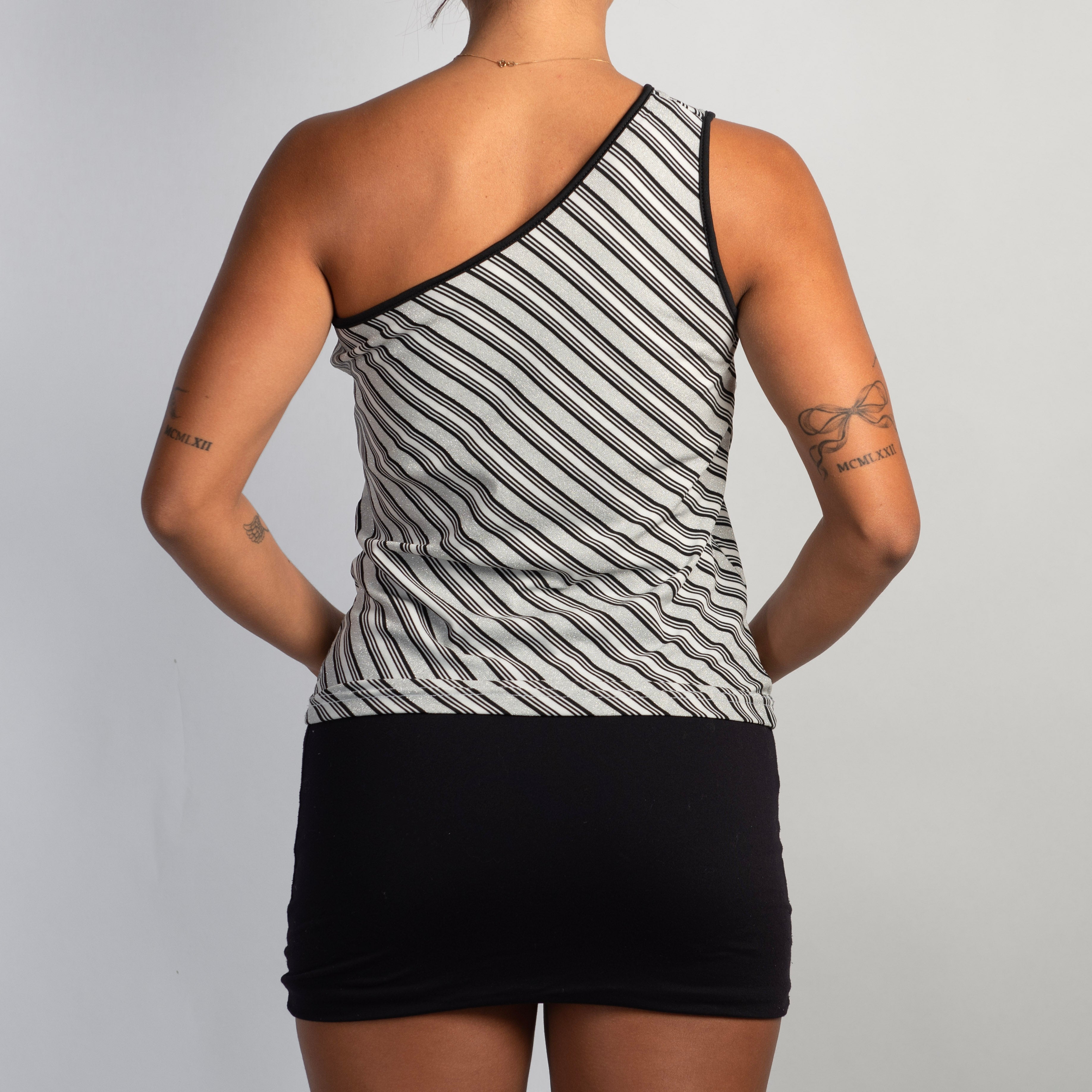 B&W ONE SHOULDER TOP