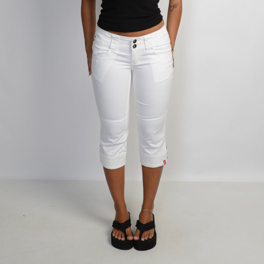 WHITE CAPRI PANTS
