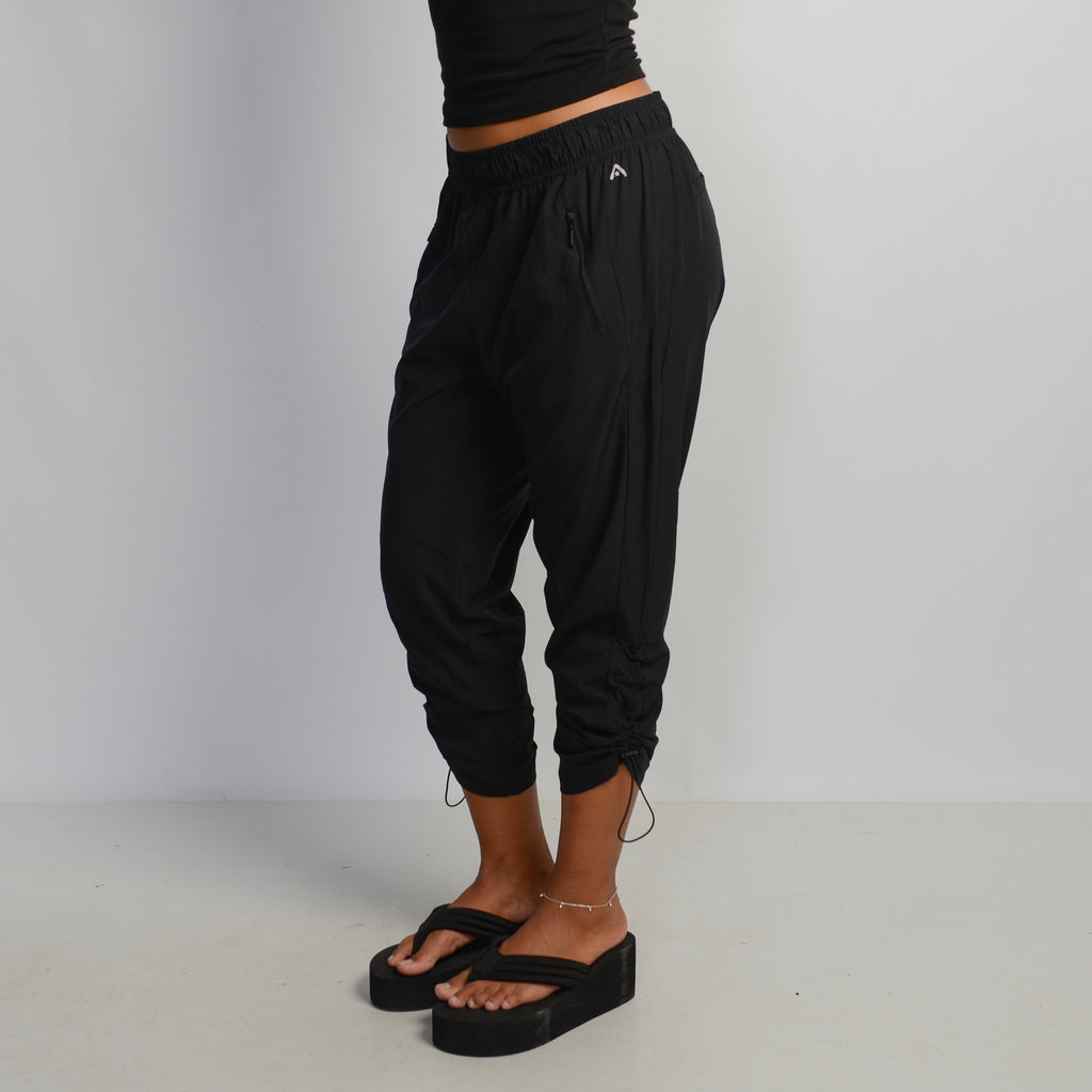 BLACK CROP PANTS