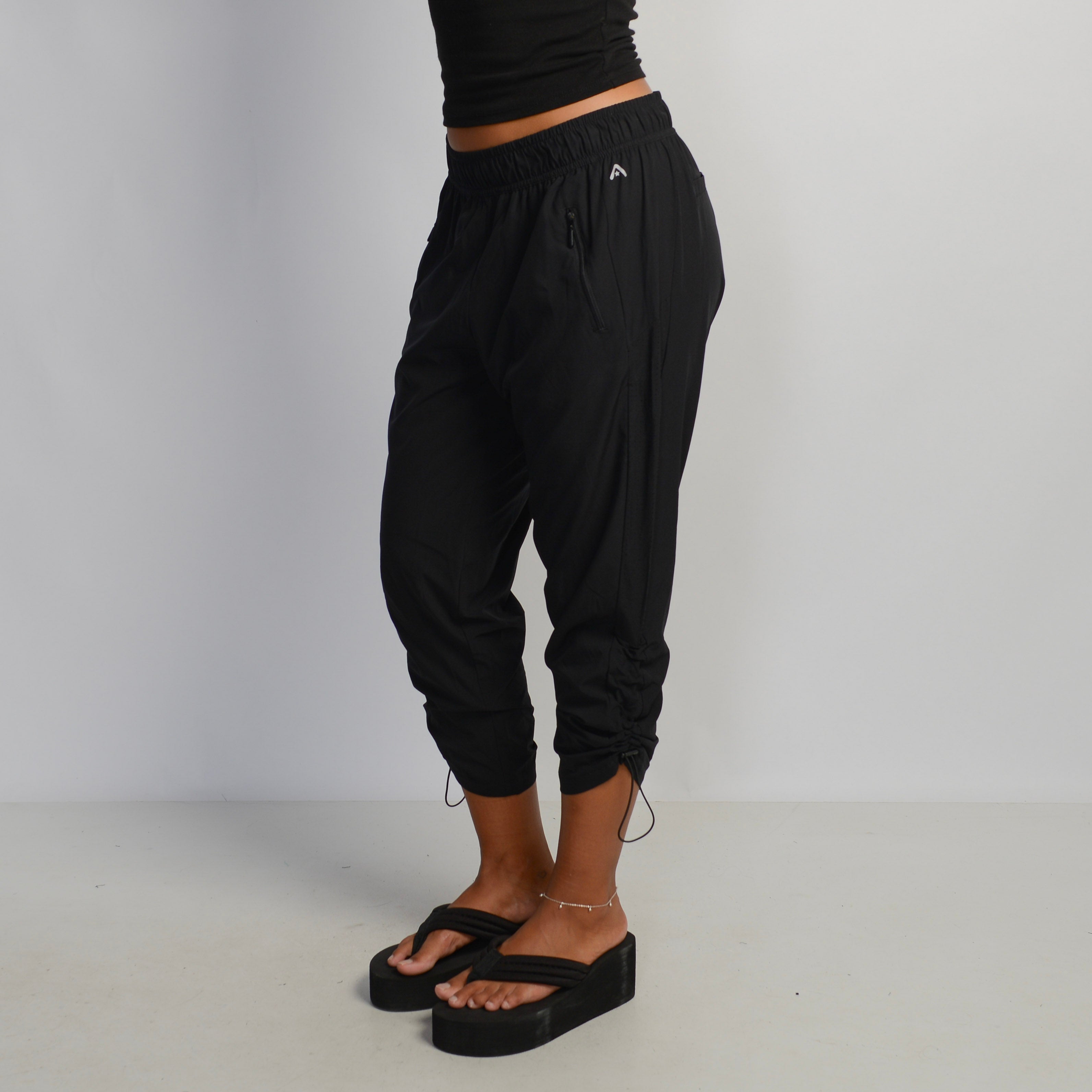 BLACK CROP PANTS