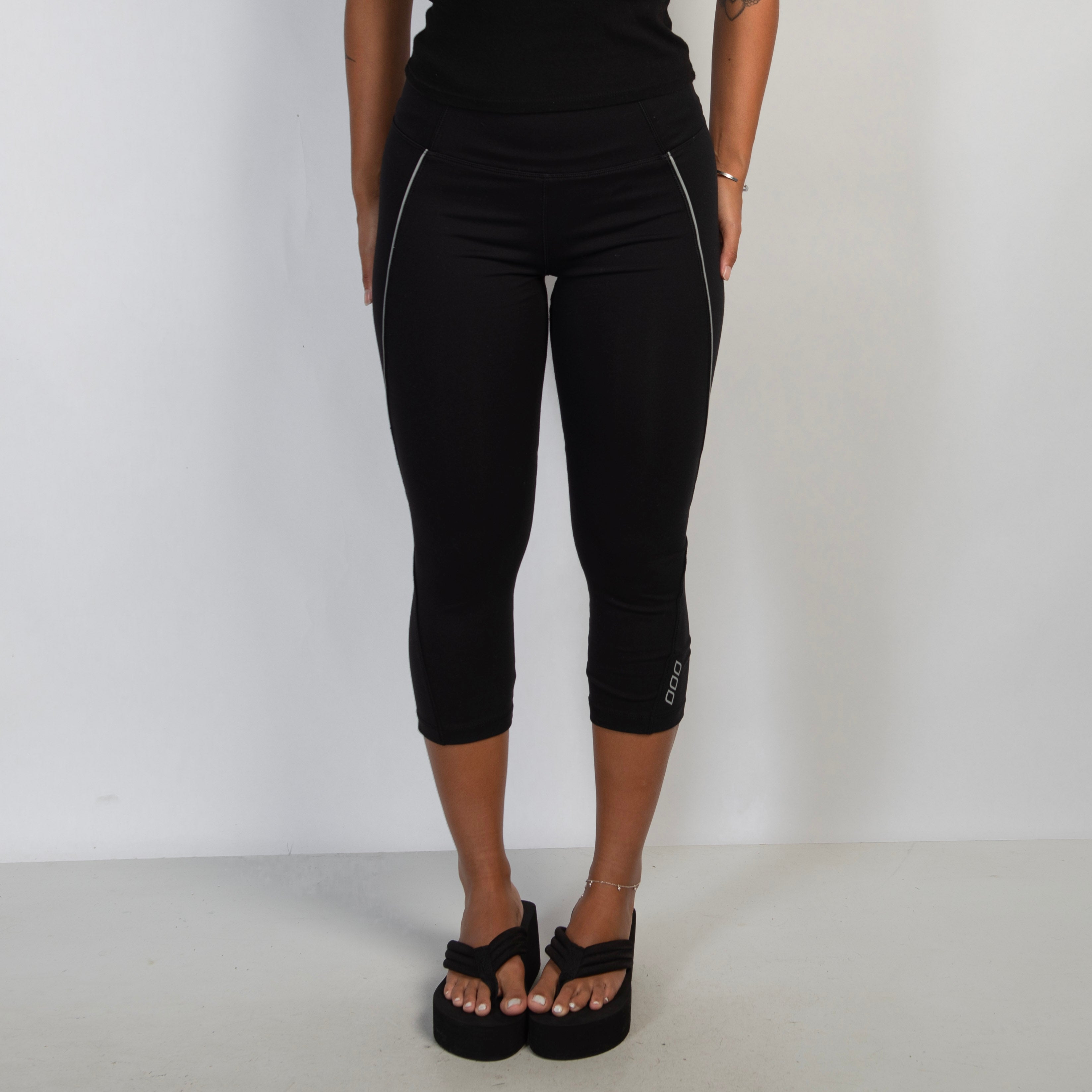 BLACK CAPRI TIGHTS