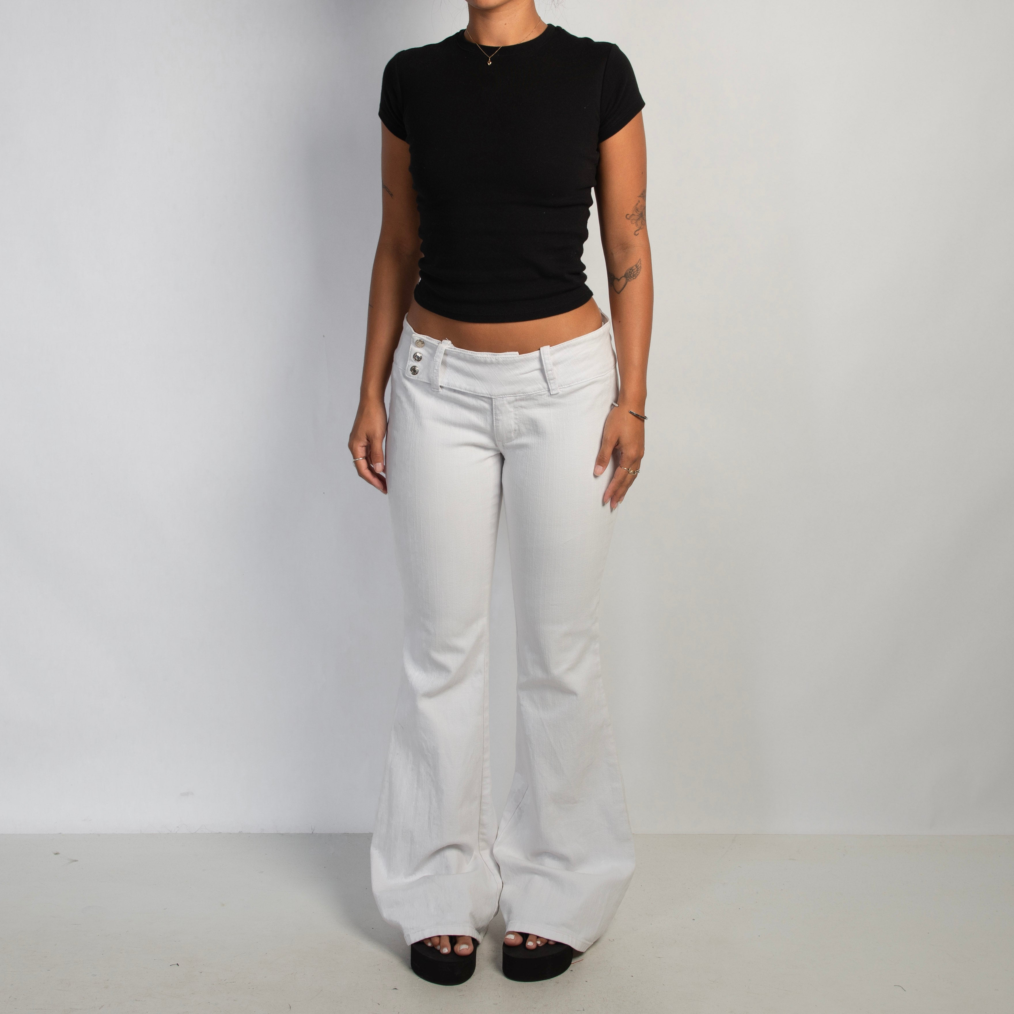 WHITE FLARED DENIM JEANS