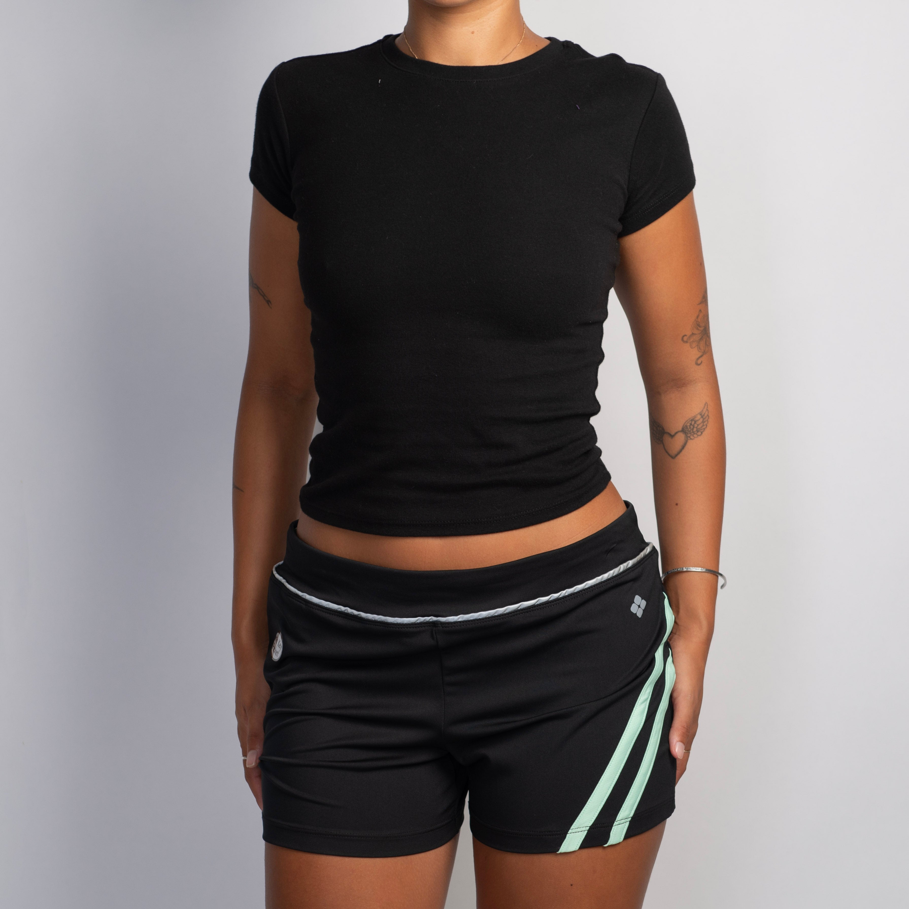 MID RISE ACTIVE SHORTS