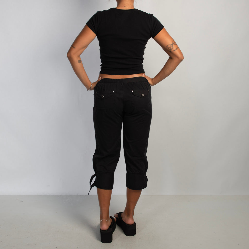 BLACK CAPRI CARGO PANTS