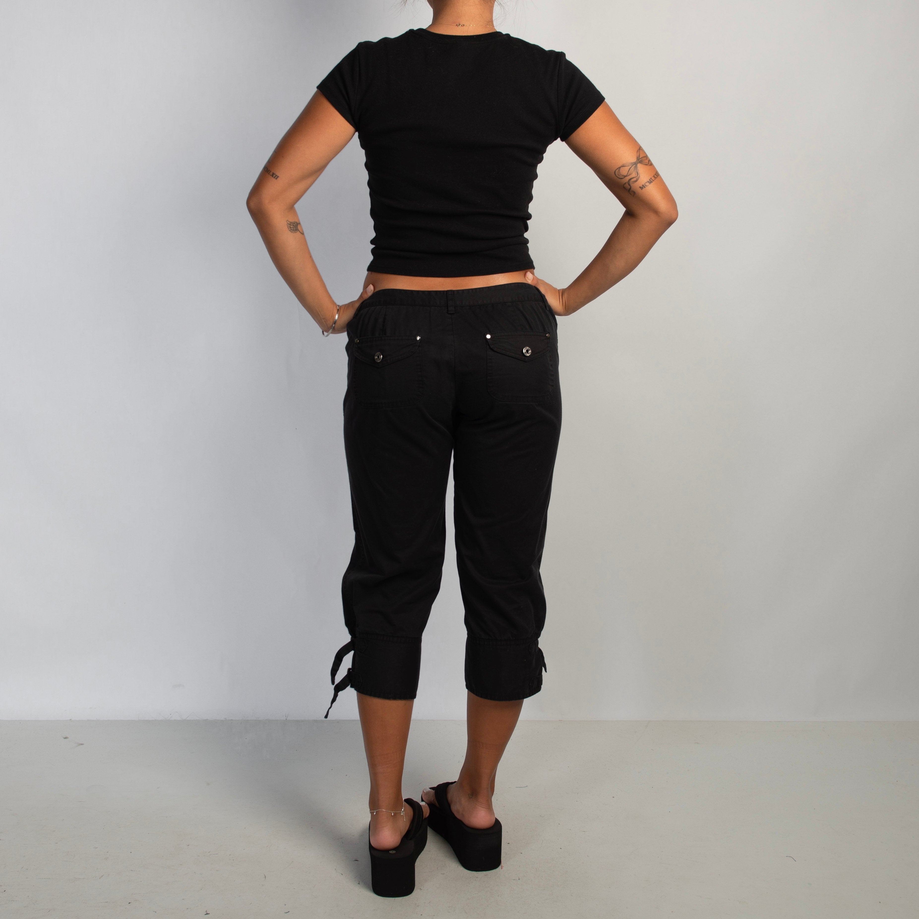 BLACK CAPRI CARGO PANTS