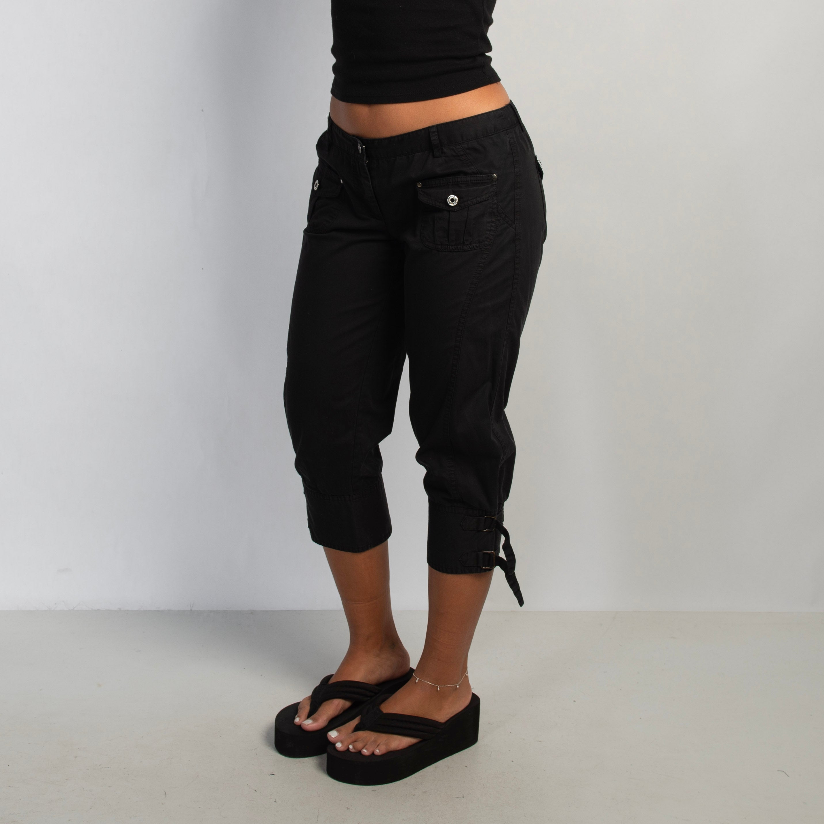 BLACK CAPRI CARGO PANTS
