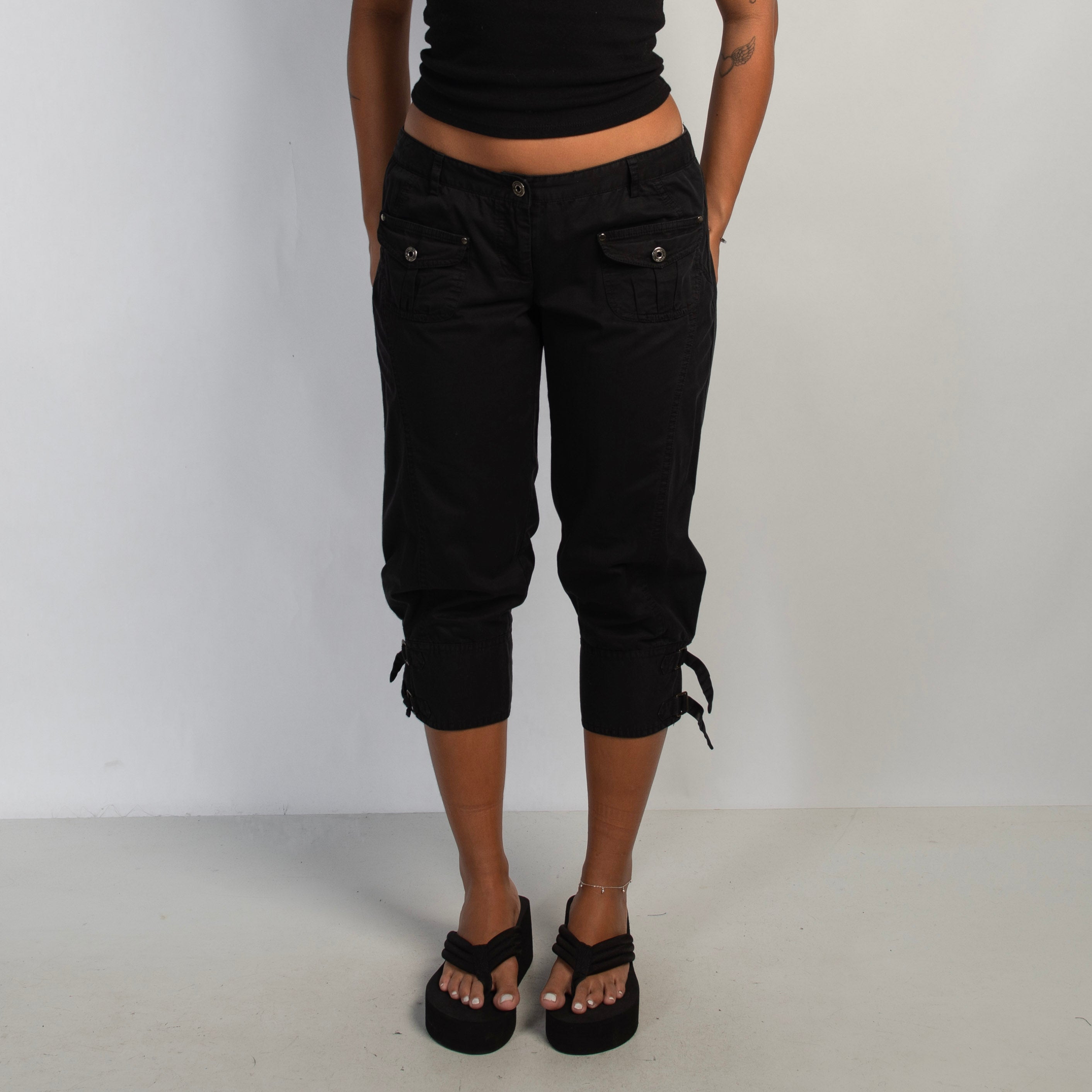 BLACK CAPRI CARGO PANTS