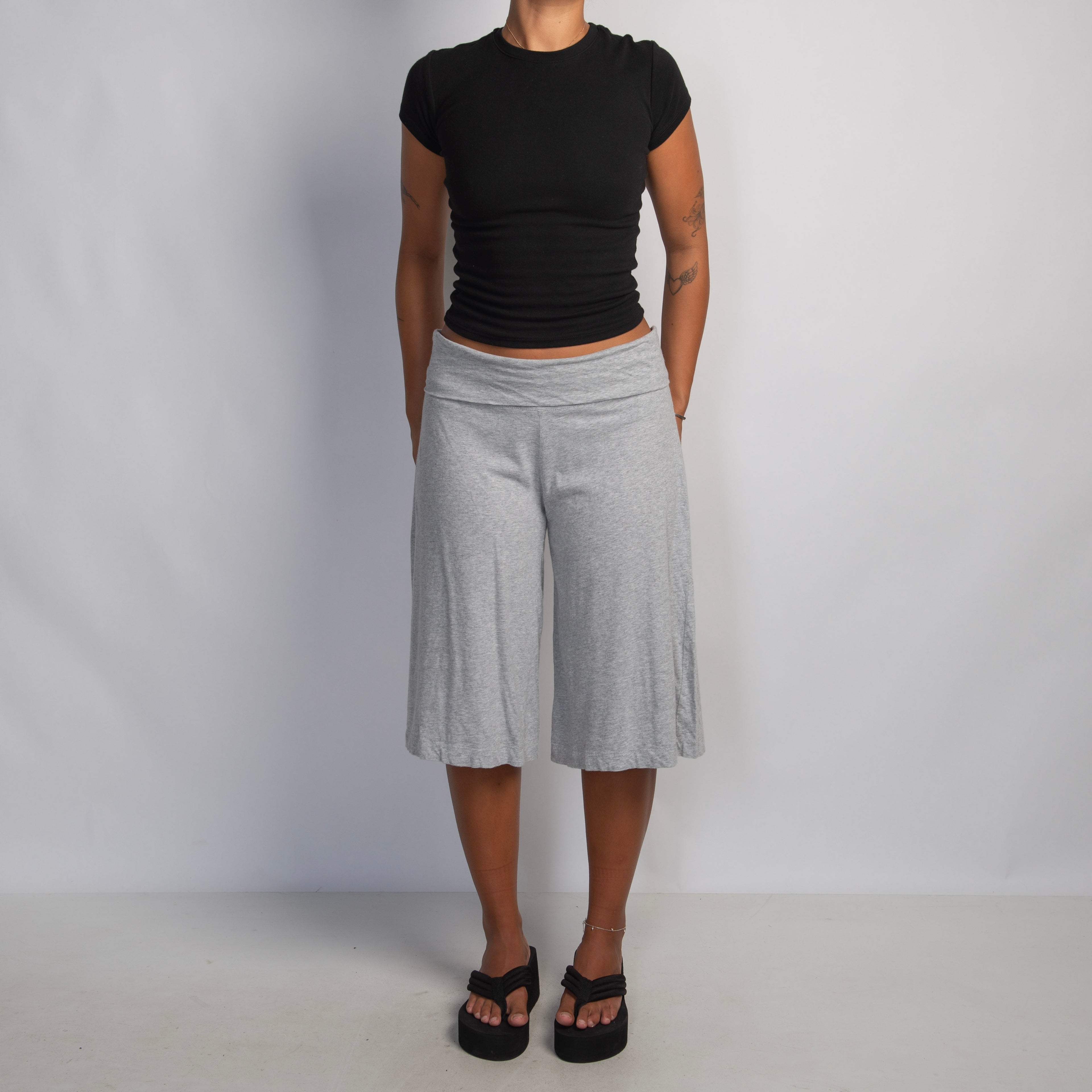GREY WIDE LEG CROP PANTS