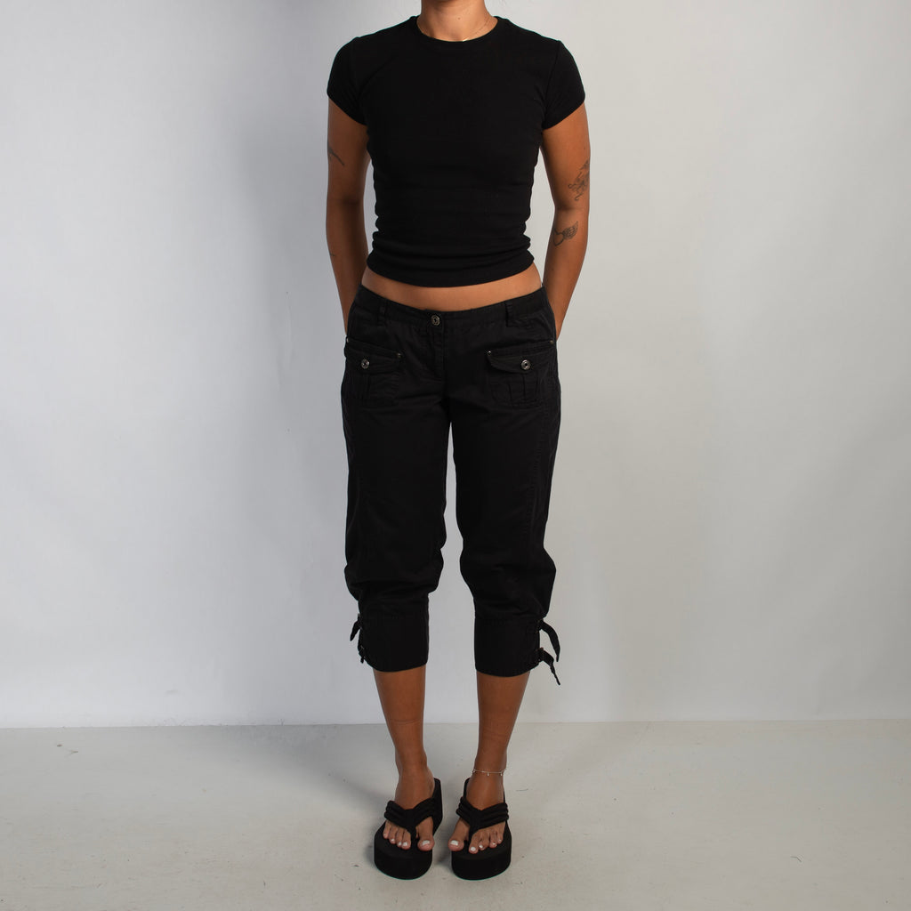 BLACK CAPRI CARGO PANTS