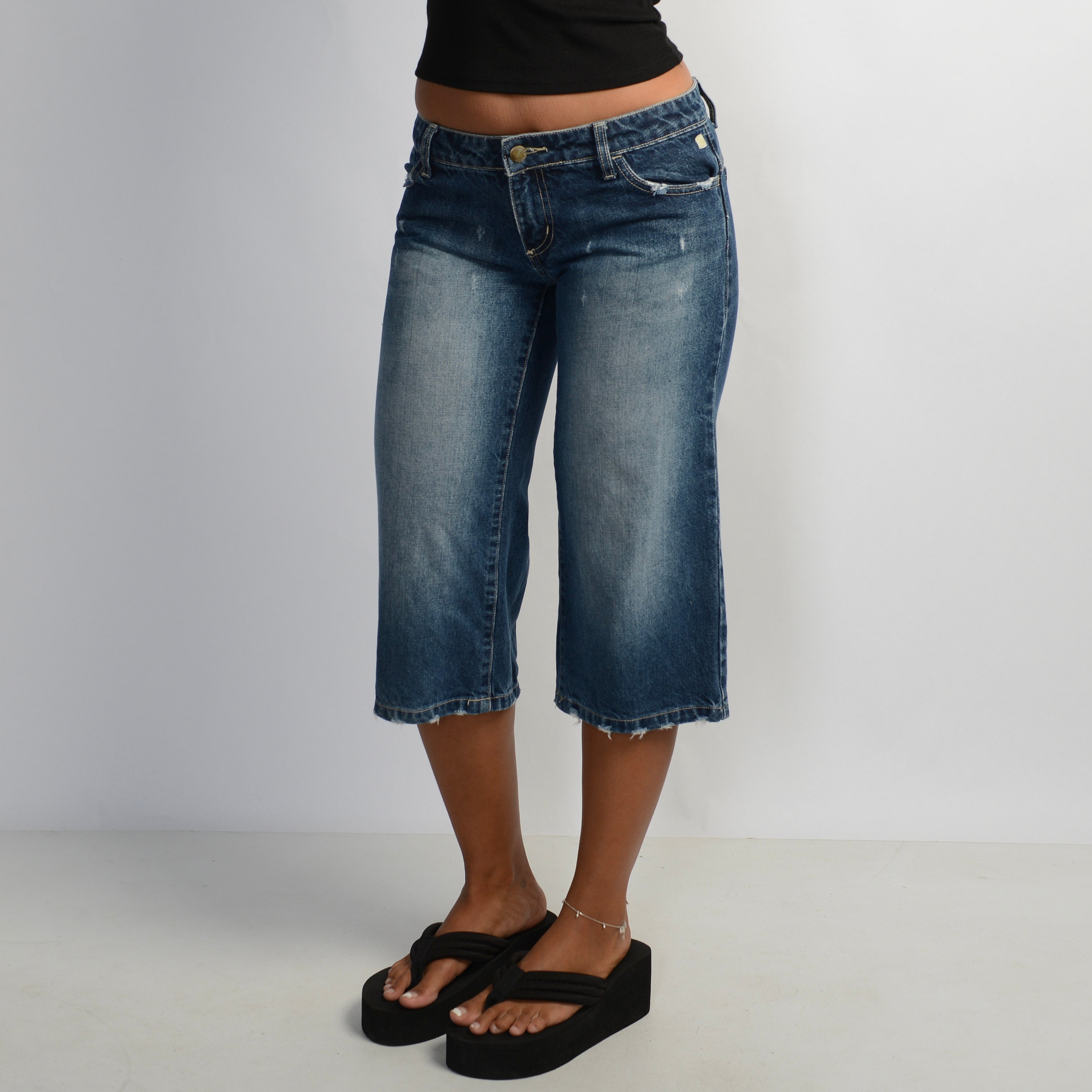 KICK FLARE CAPRI JEANS