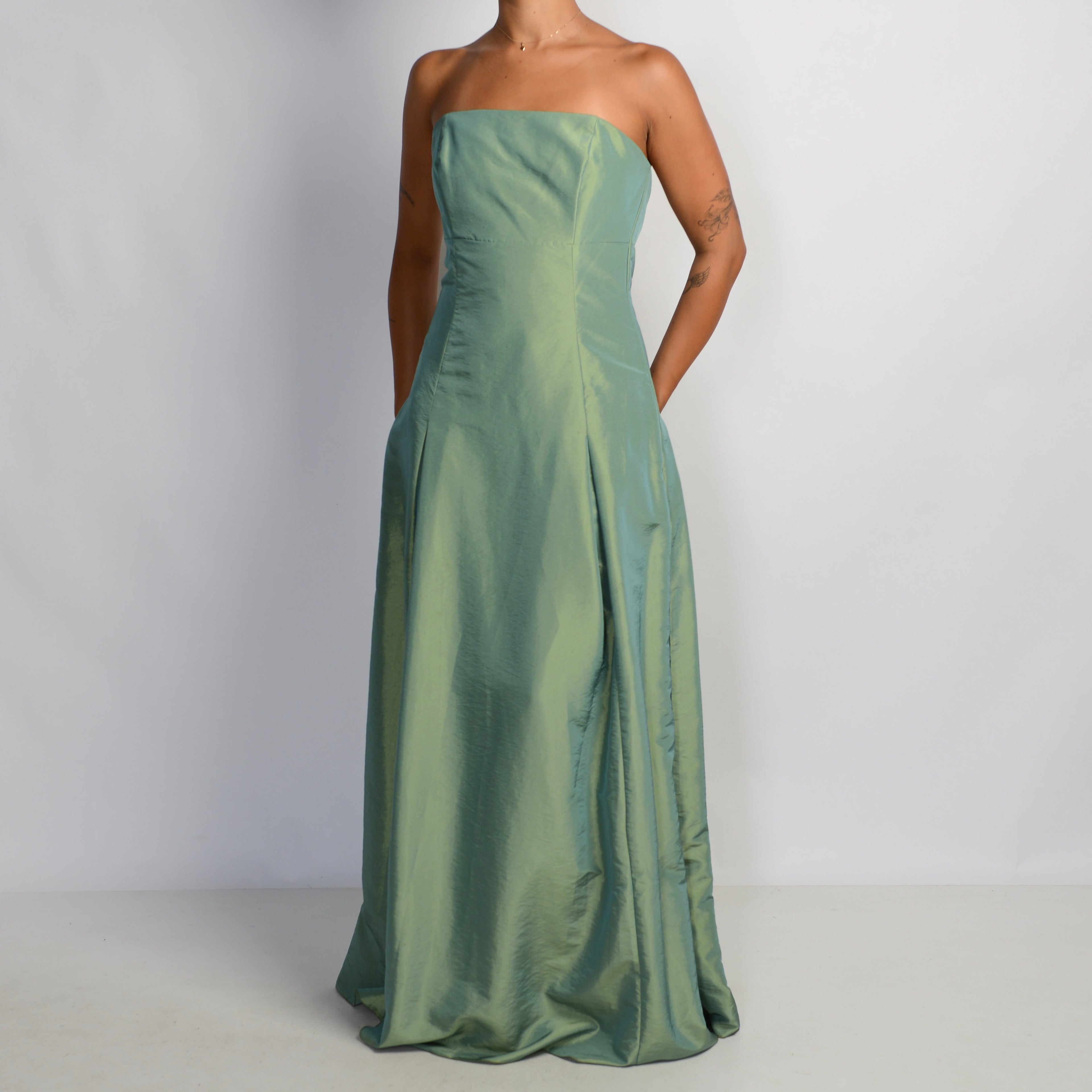 Buy Second-Hand Formal Dresses | Preloved Formal Dresses BEAN BY JESS Buy Second-Hand Formal Dresses | Preloved Formal Dresses BEAN BY JESS