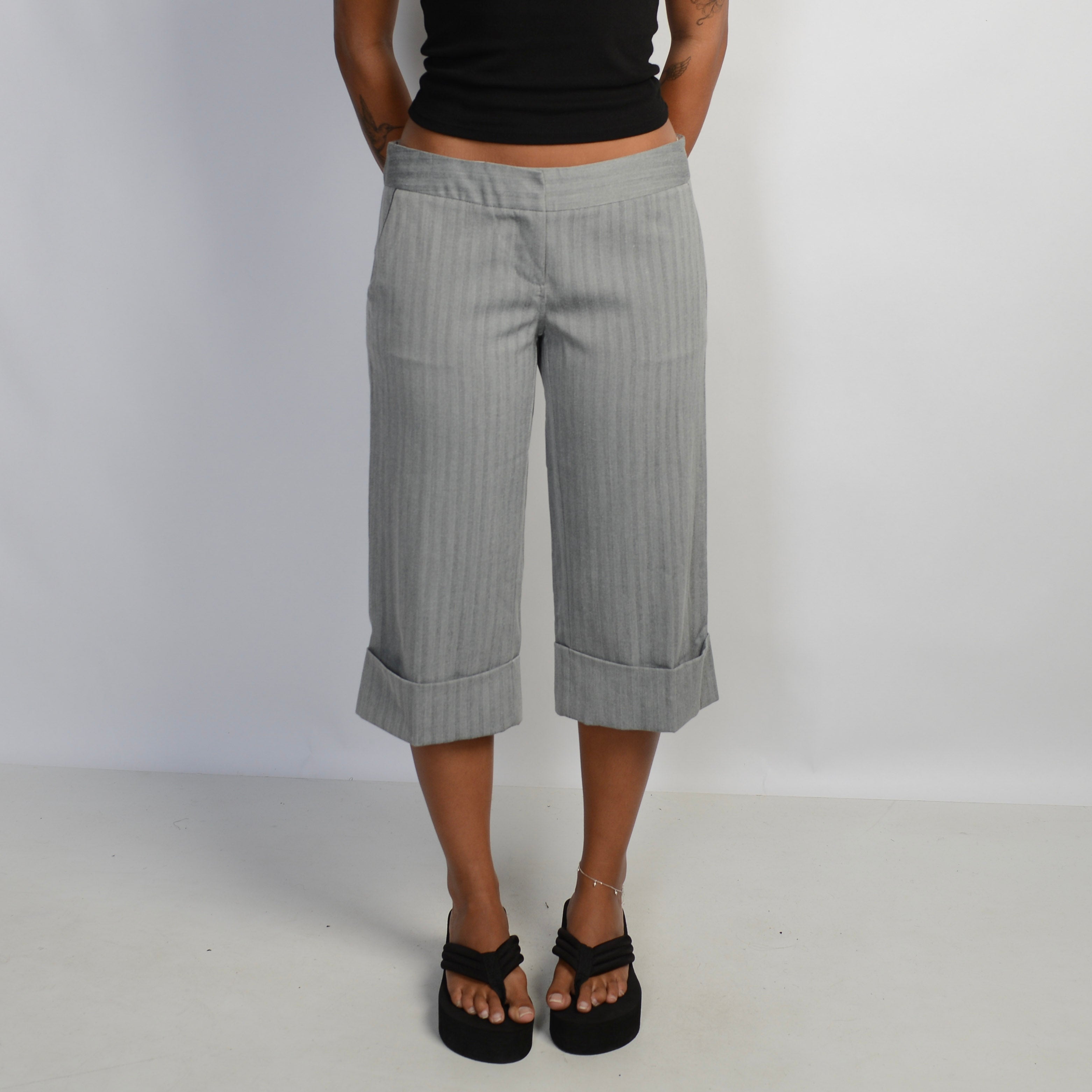 GREY CROP TROUSERS