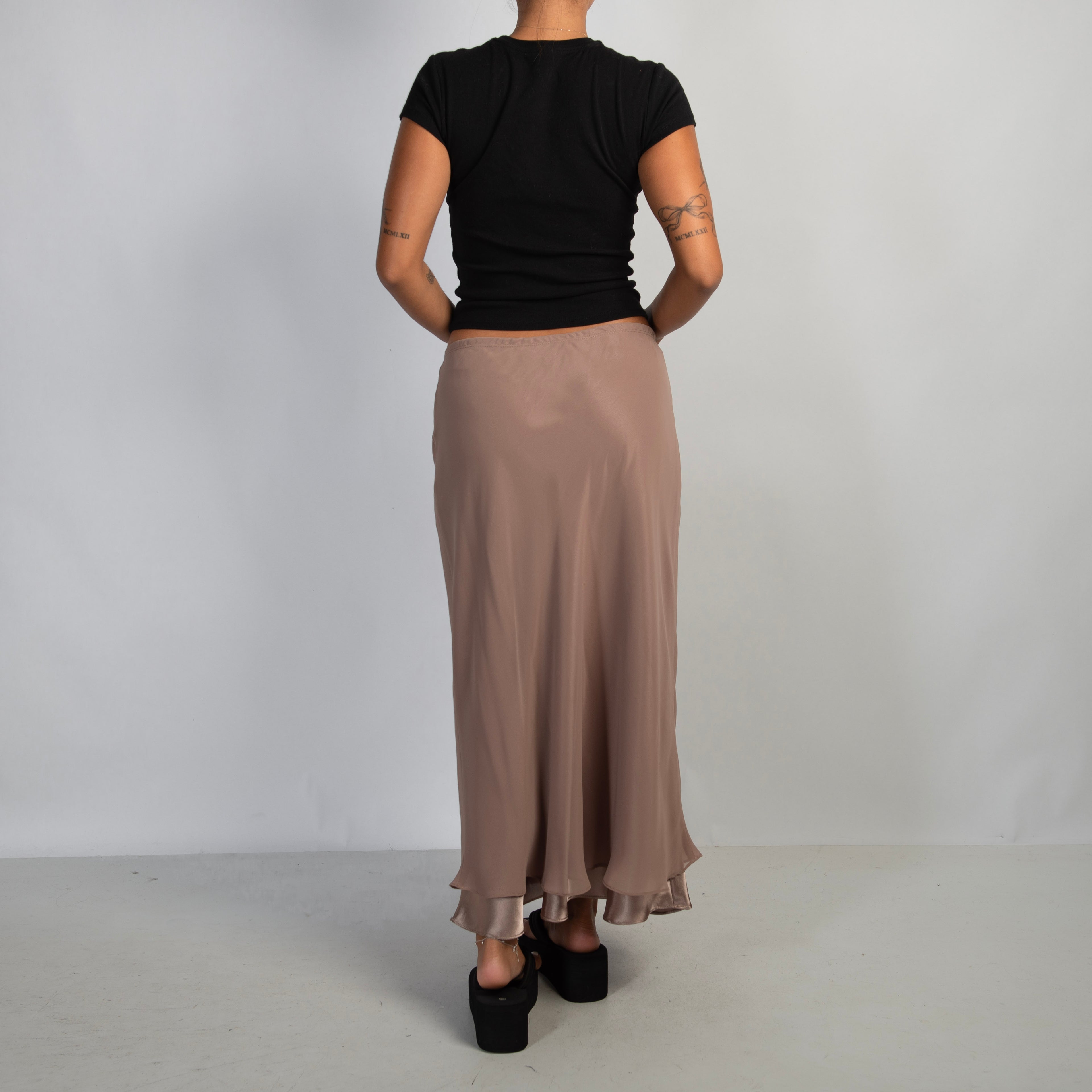 BEIGE LONGLINE SKIRT