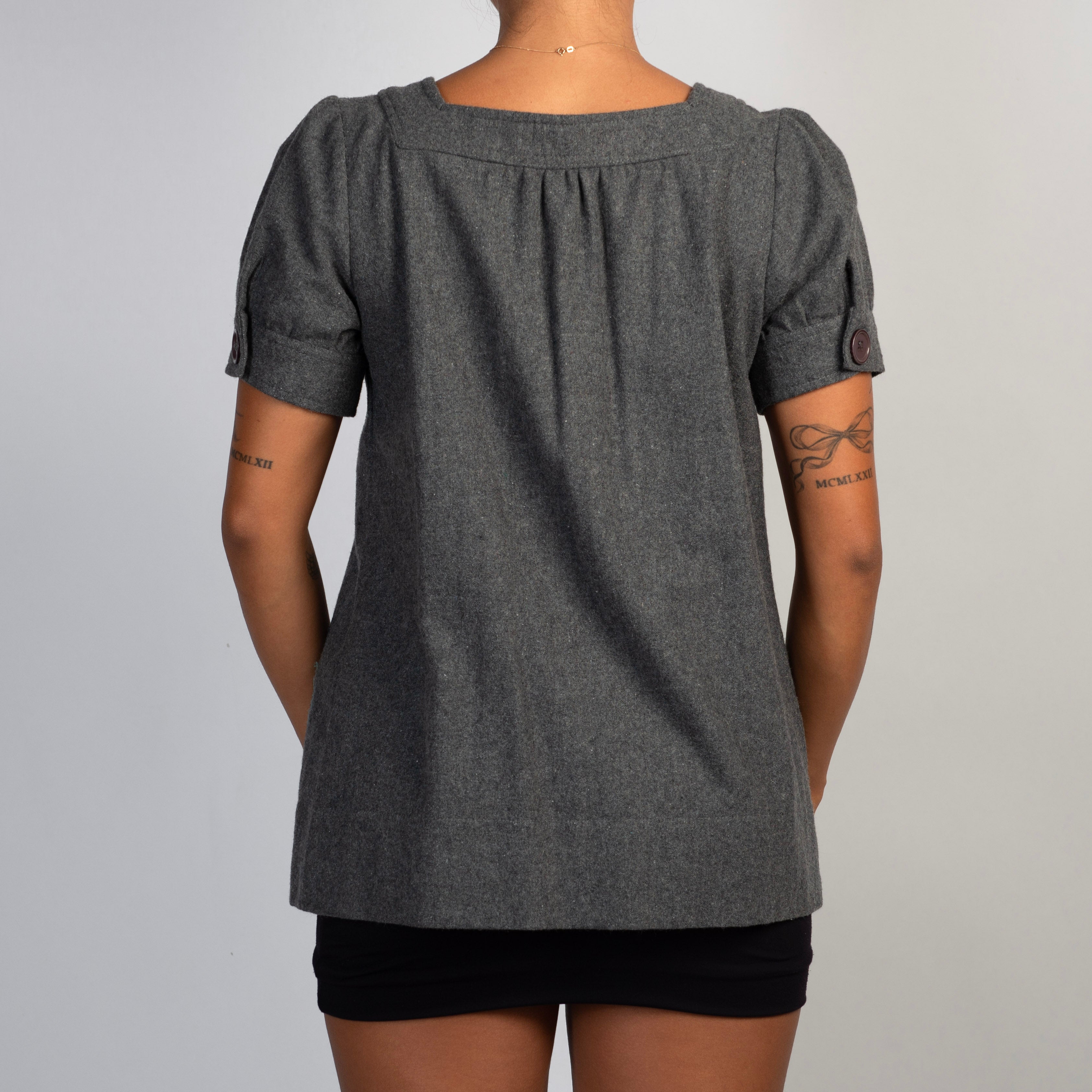 GREY WOOL BUTTON TOP