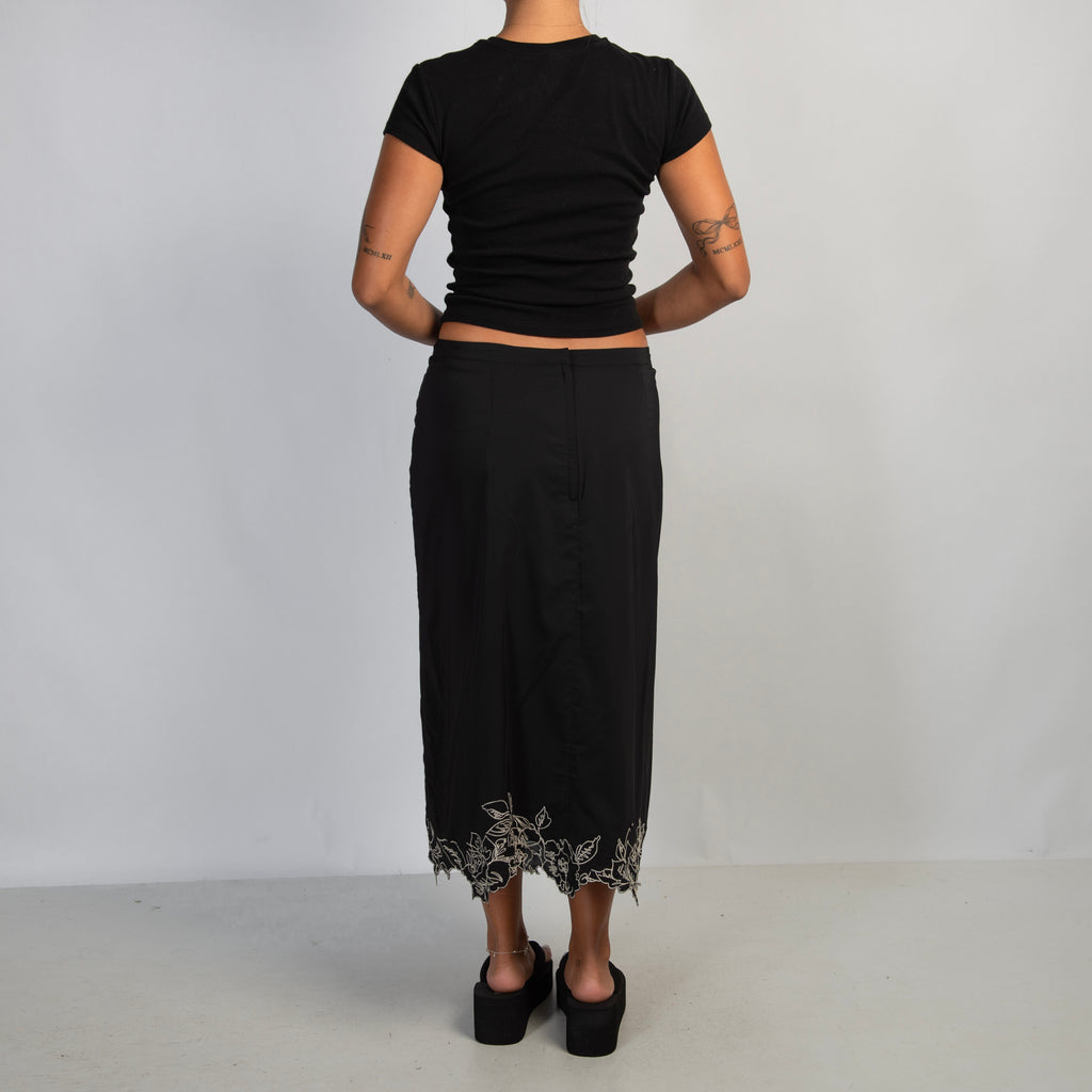 BLACK FLORAL TRIM SKIRT