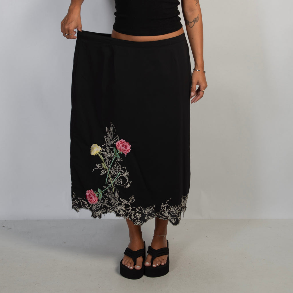 BLACK FLORAL TRIM SKIRT