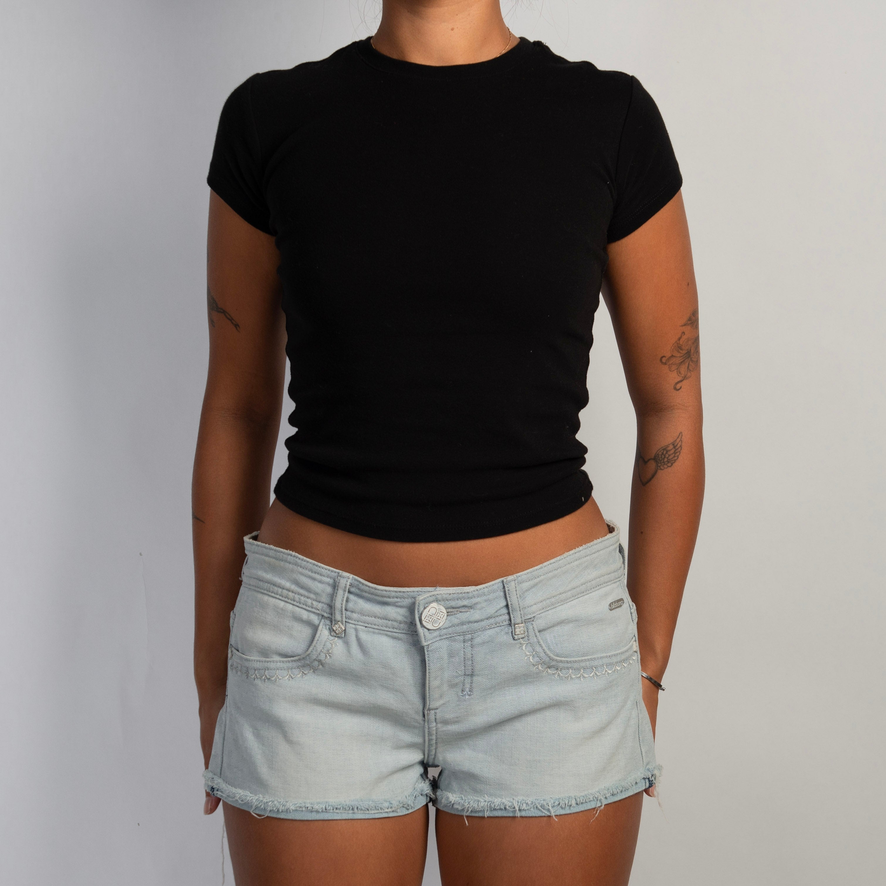 LIGHT WASH DENIM SHORTS