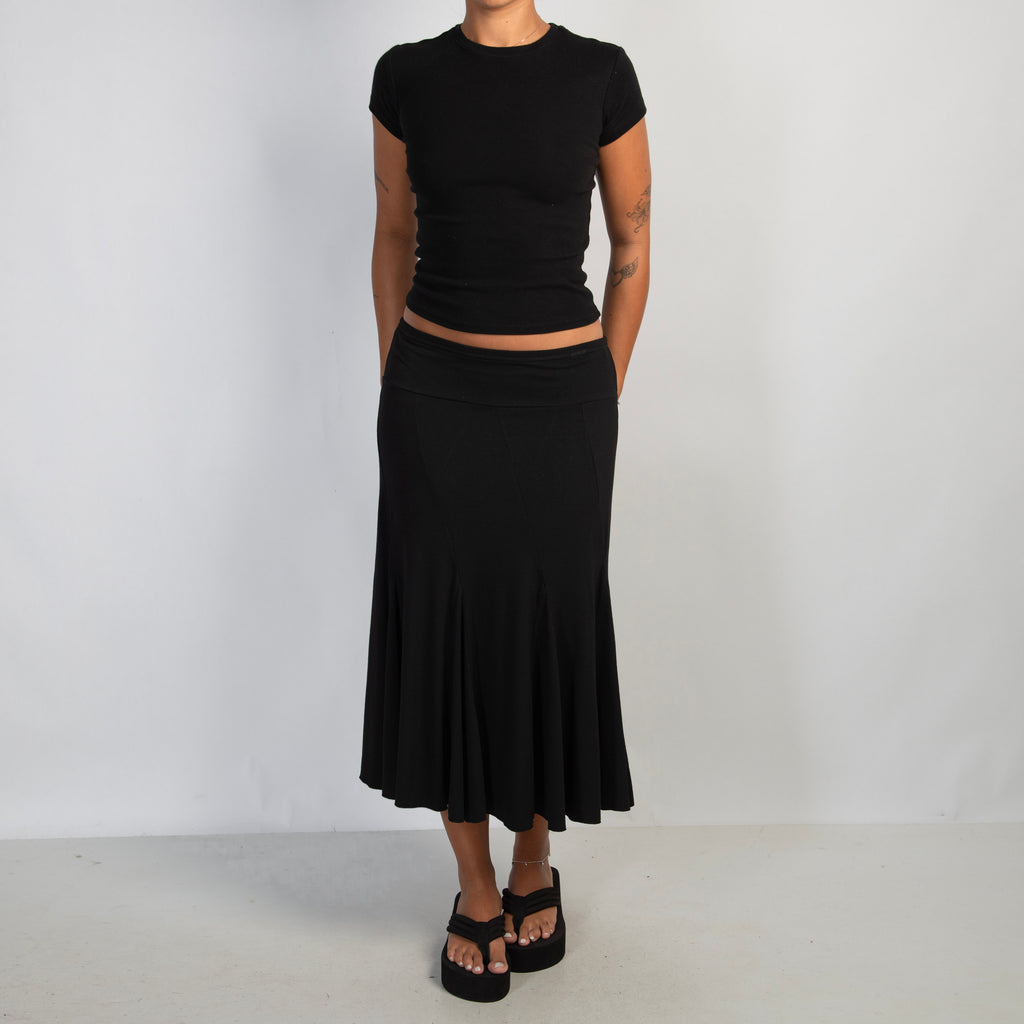 BLACK STRETCH MIDI SKIRT