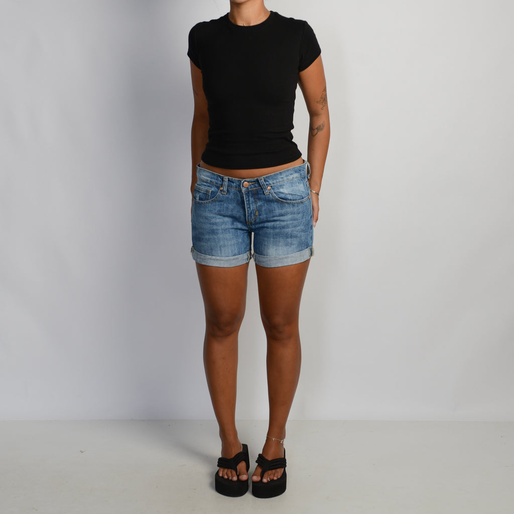DENIM MID WASH SHORTS