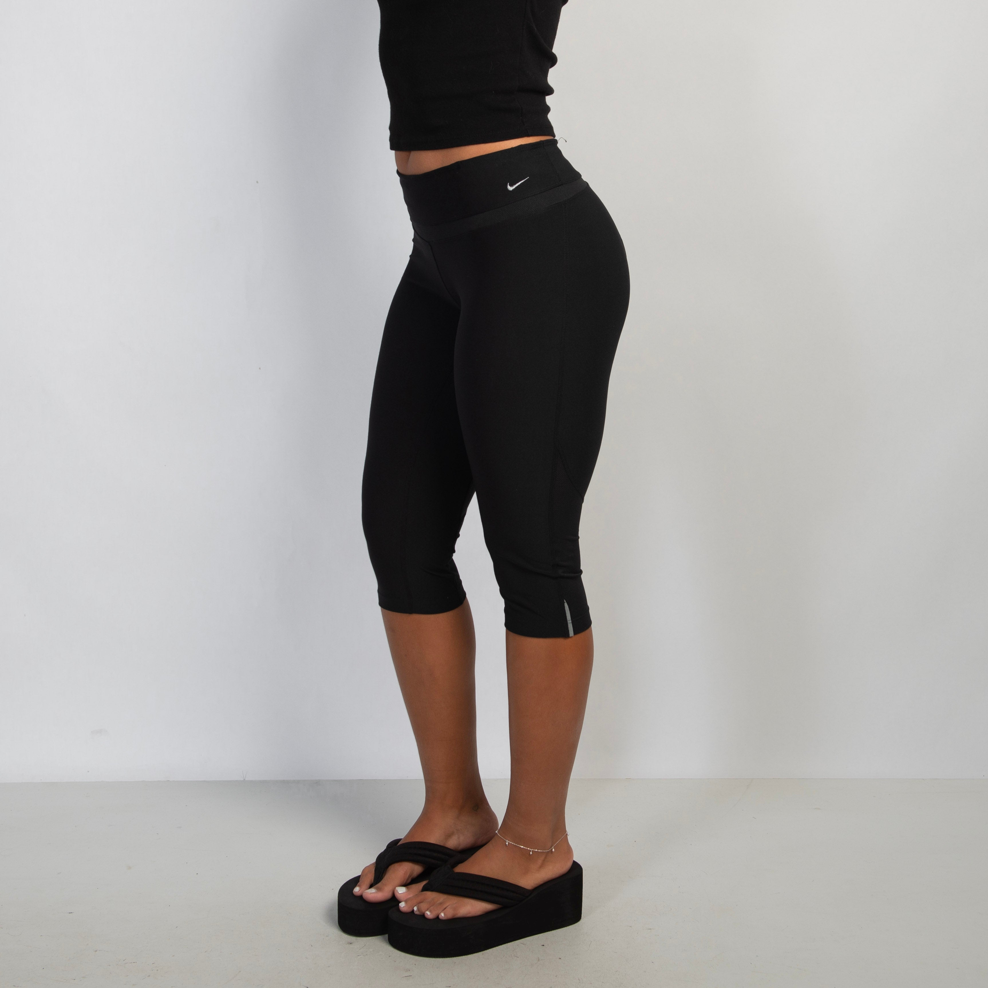 BLACK CAPRI TIGHTS