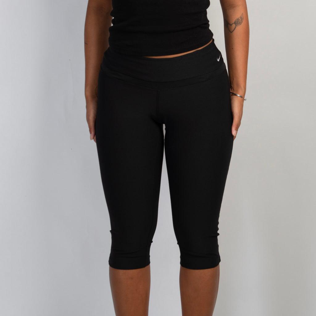 BLACK CAPRI TIGHTS