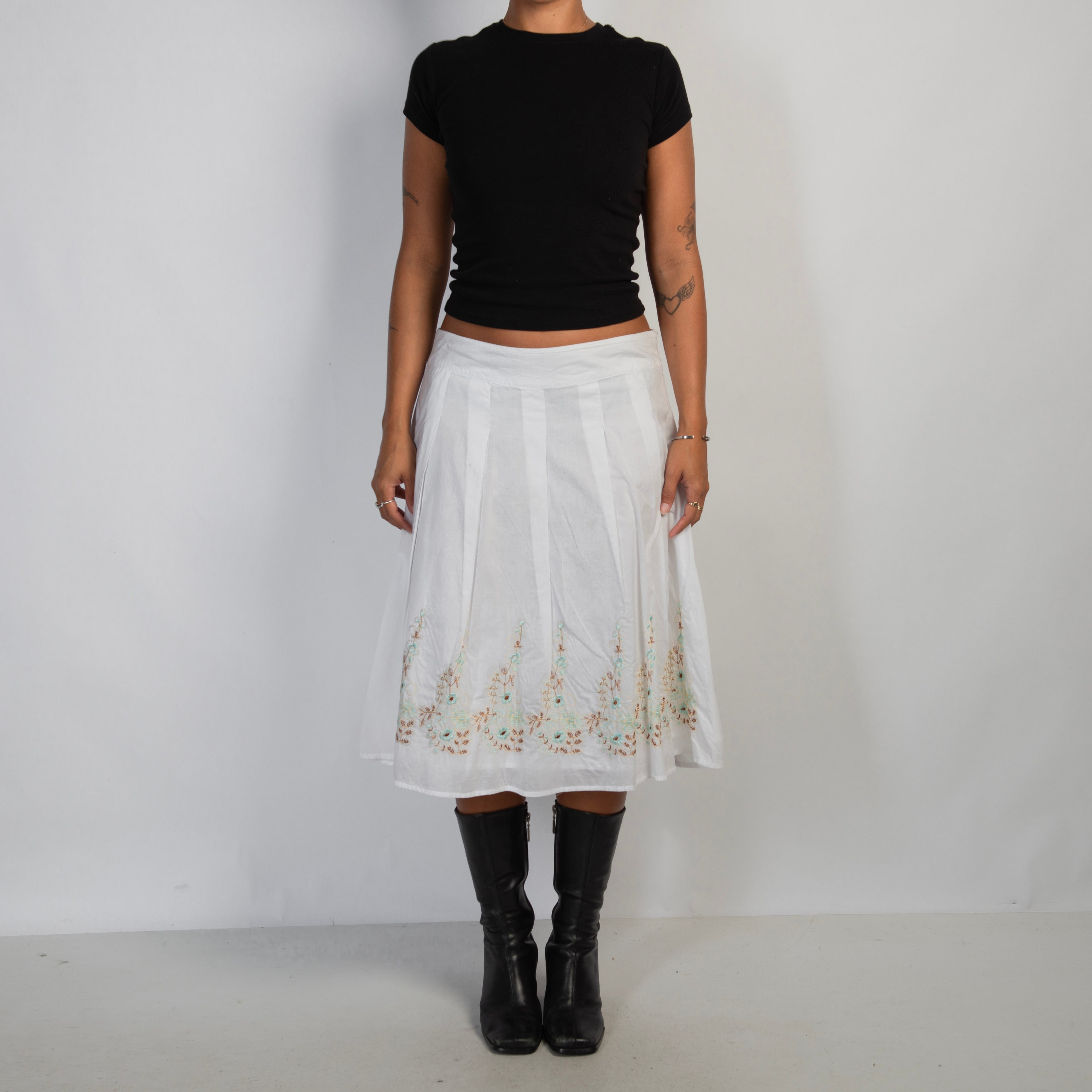 WHITE FLORAL MIDI SKIRT