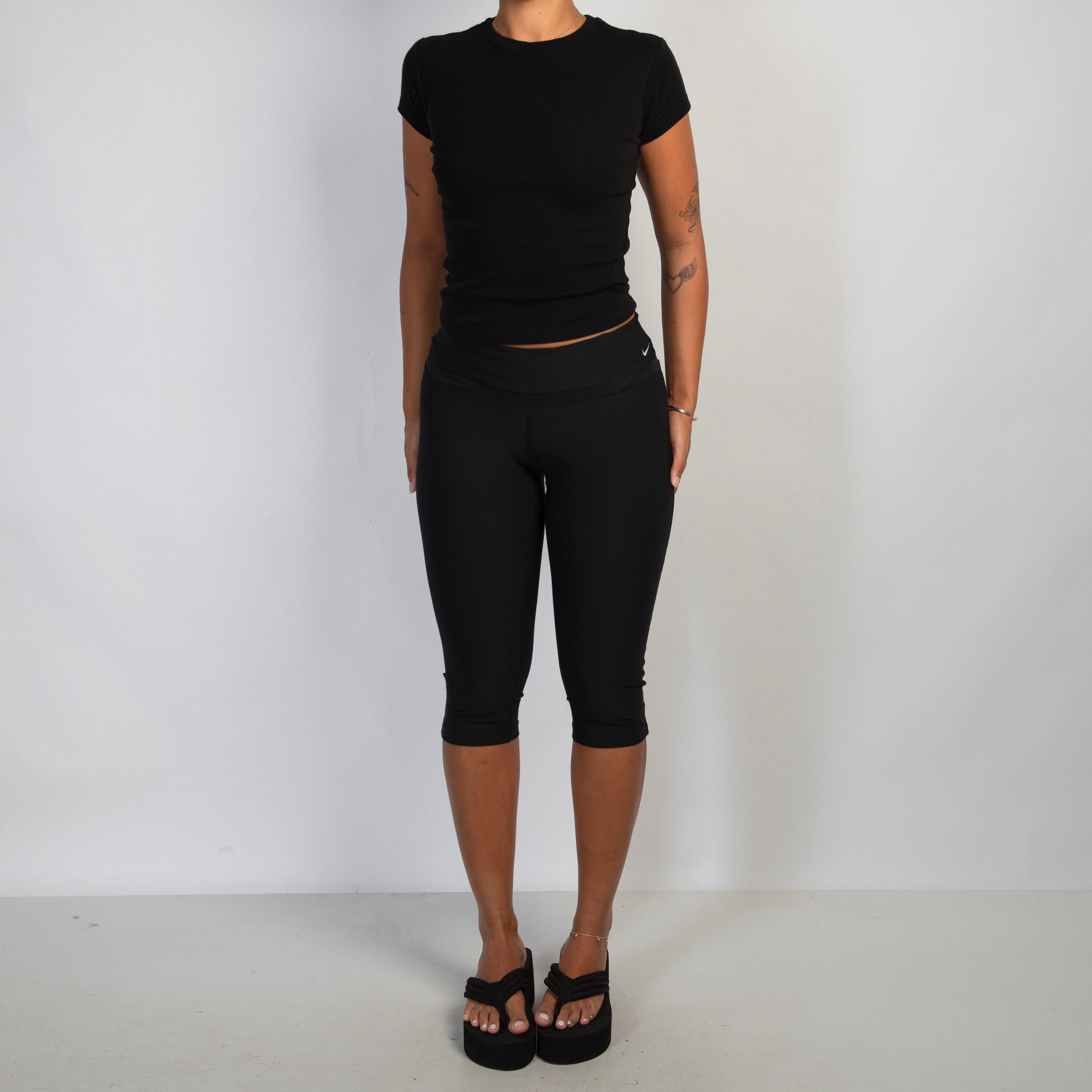 BLACK CAPRI TIGHTS