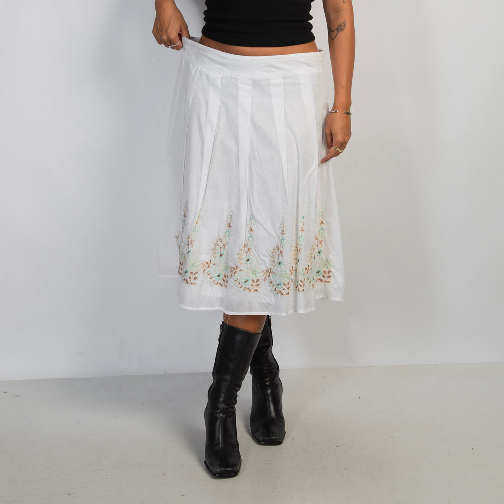 WHITE FLORAL MIDI SKIRT