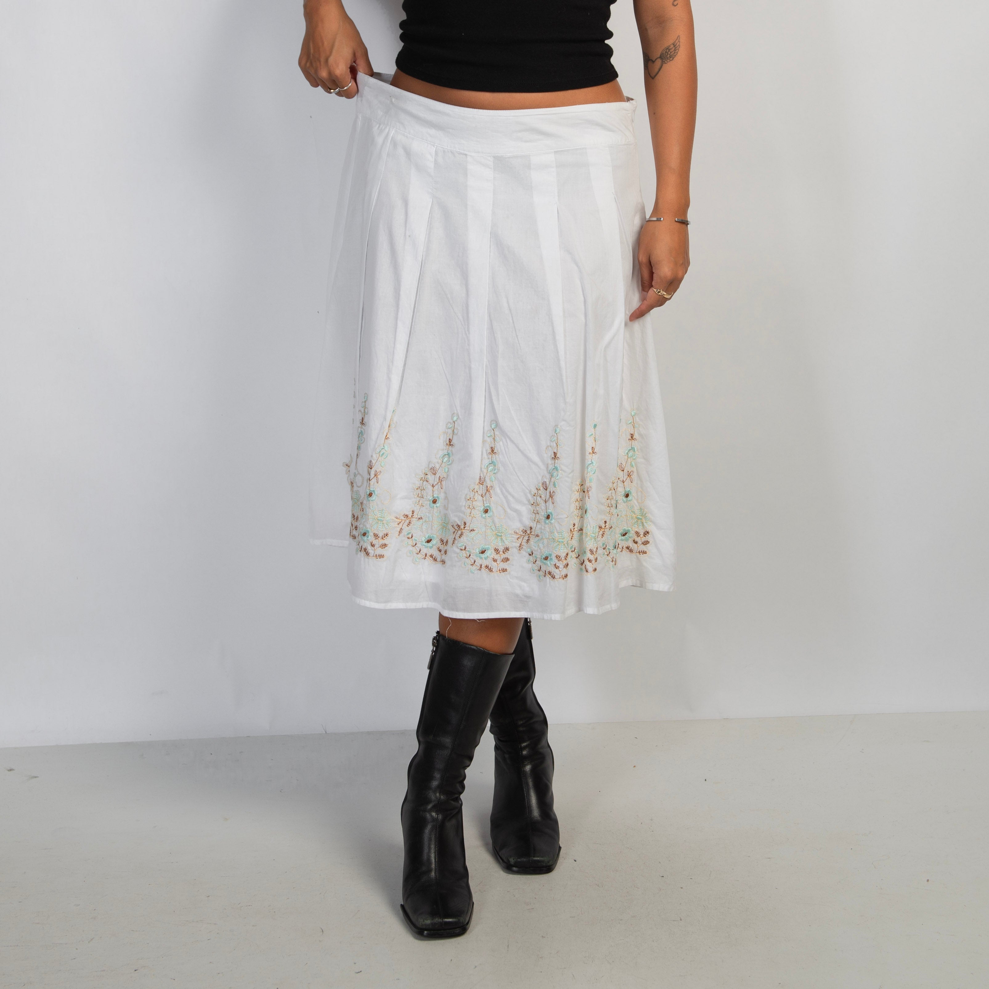WHITE FLORAL MIDI SKIRT