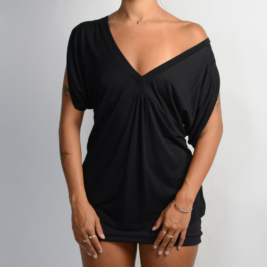 BLACK V NECK TOP