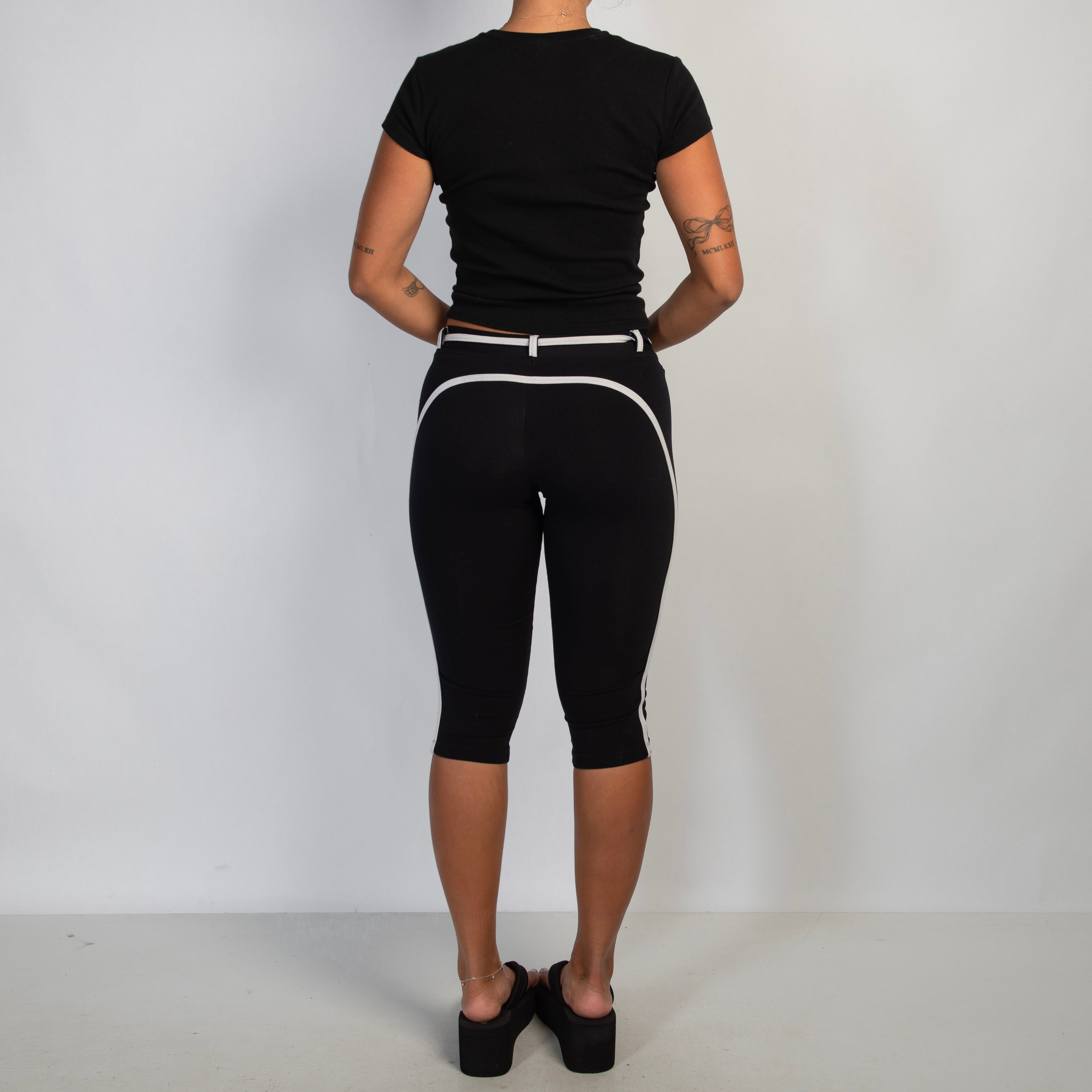 WHITE PIPING CAPRI TIGHTS