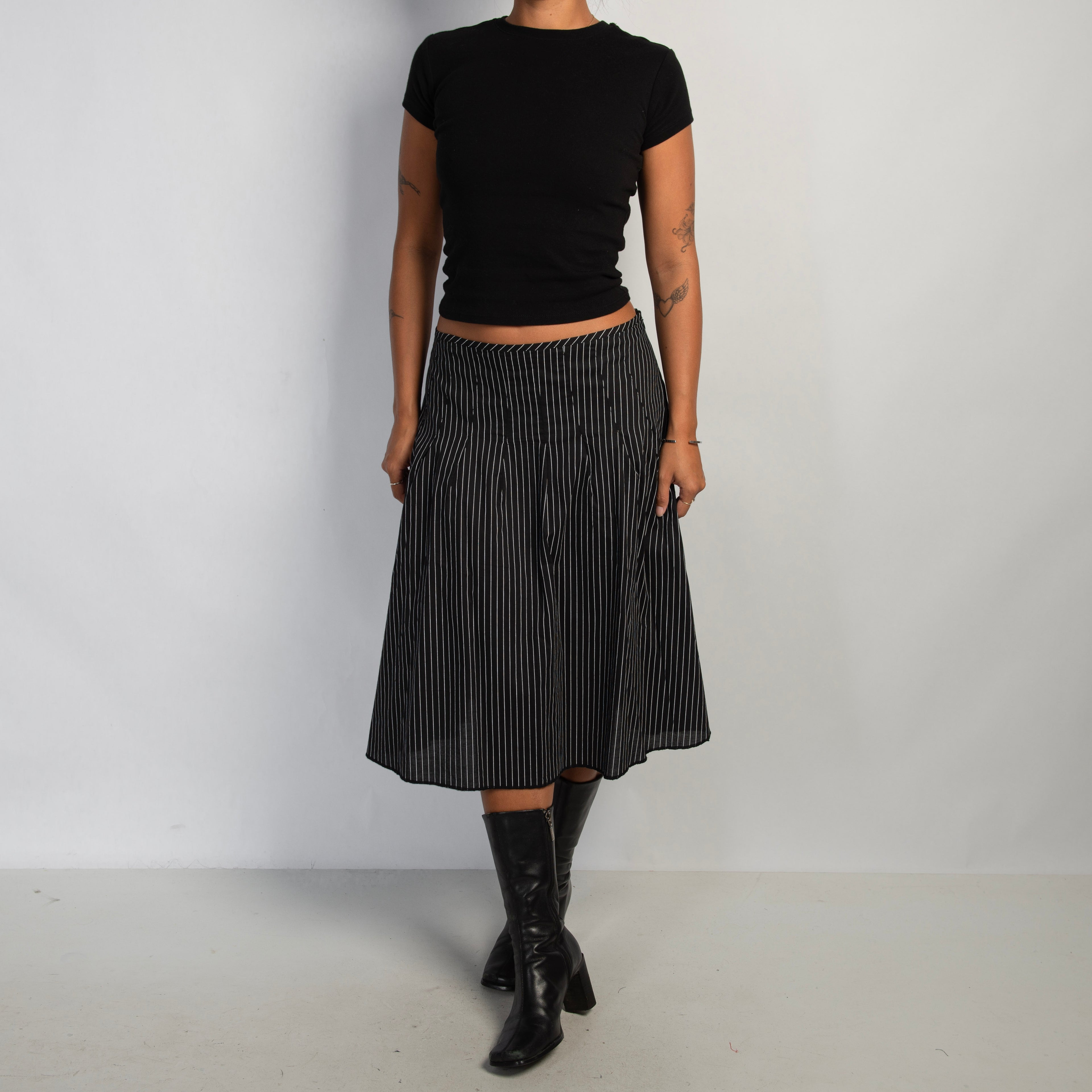 B&W PINSTRIPE PLEAT SKIRT