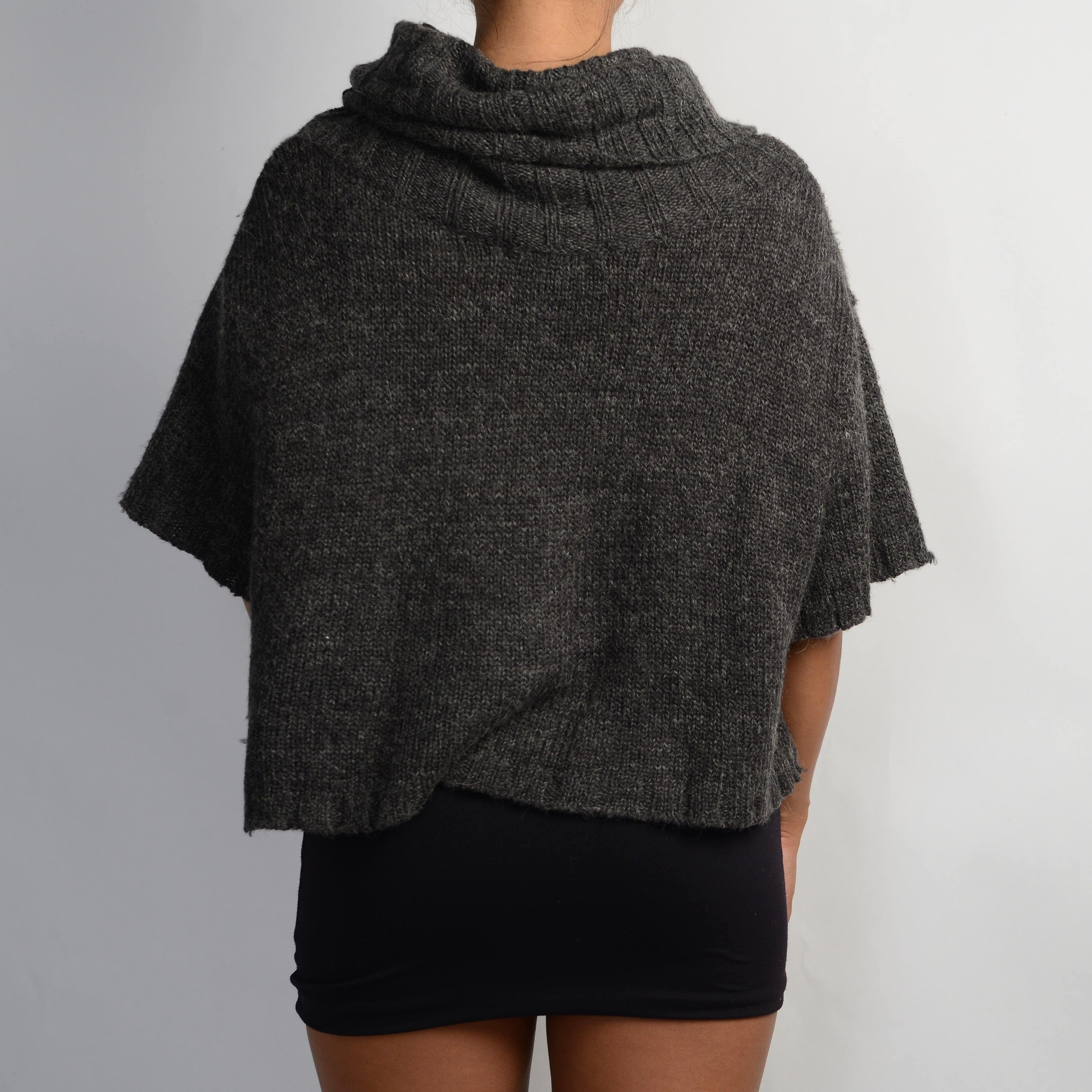 CHARCOAL WOOL KNIT TOP