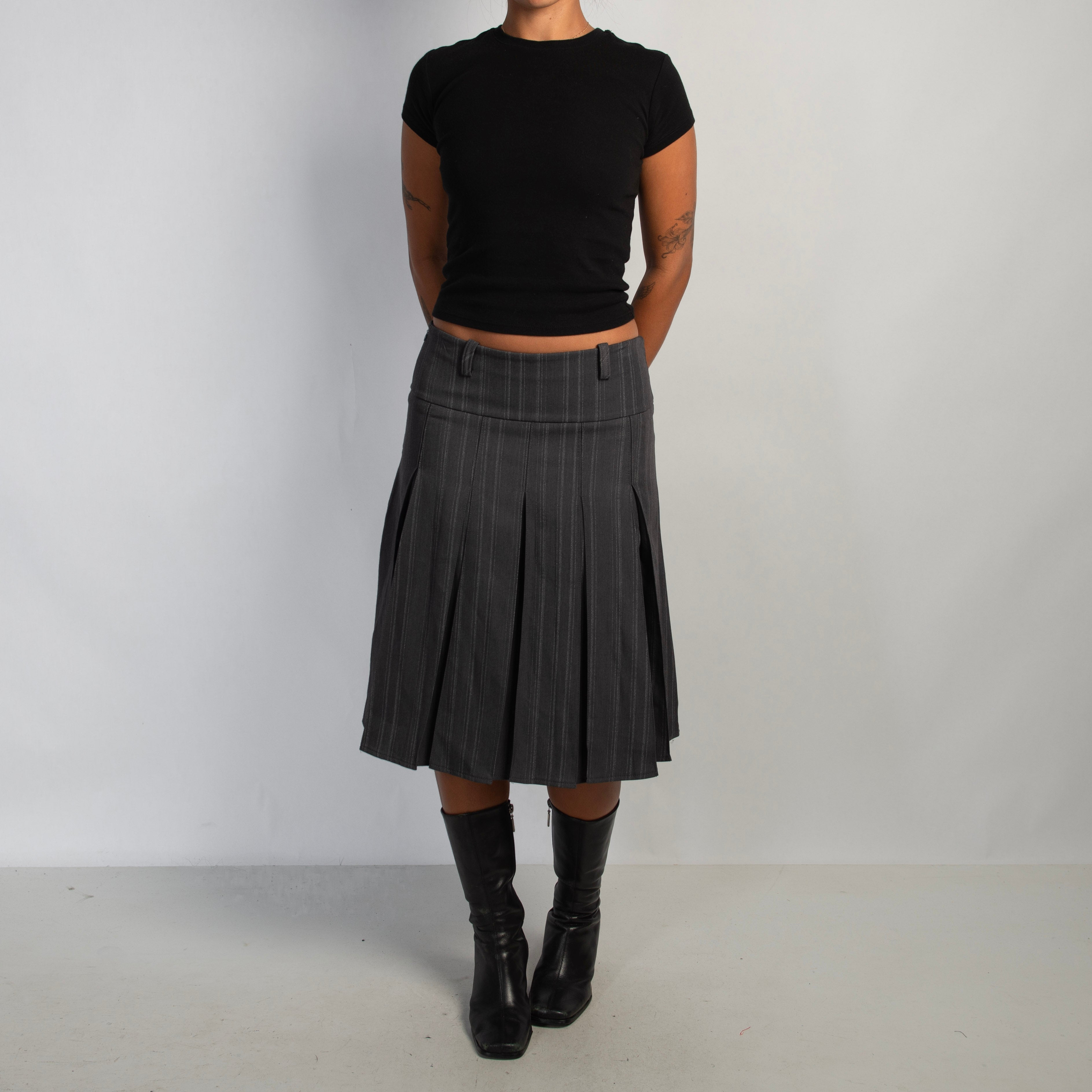 GREY STRIPE PLEAT SKIRT