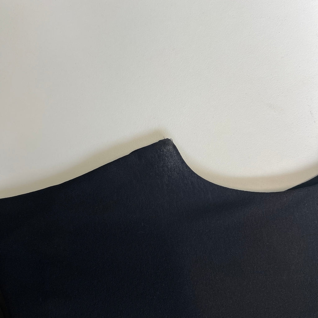 BLACK SCOOP NECK TOP