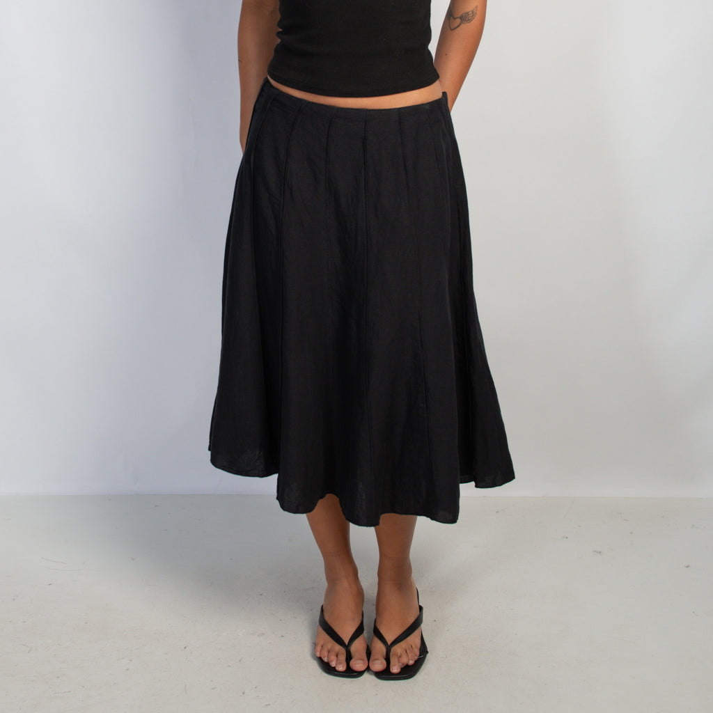 BLACK MIDI SKIRT