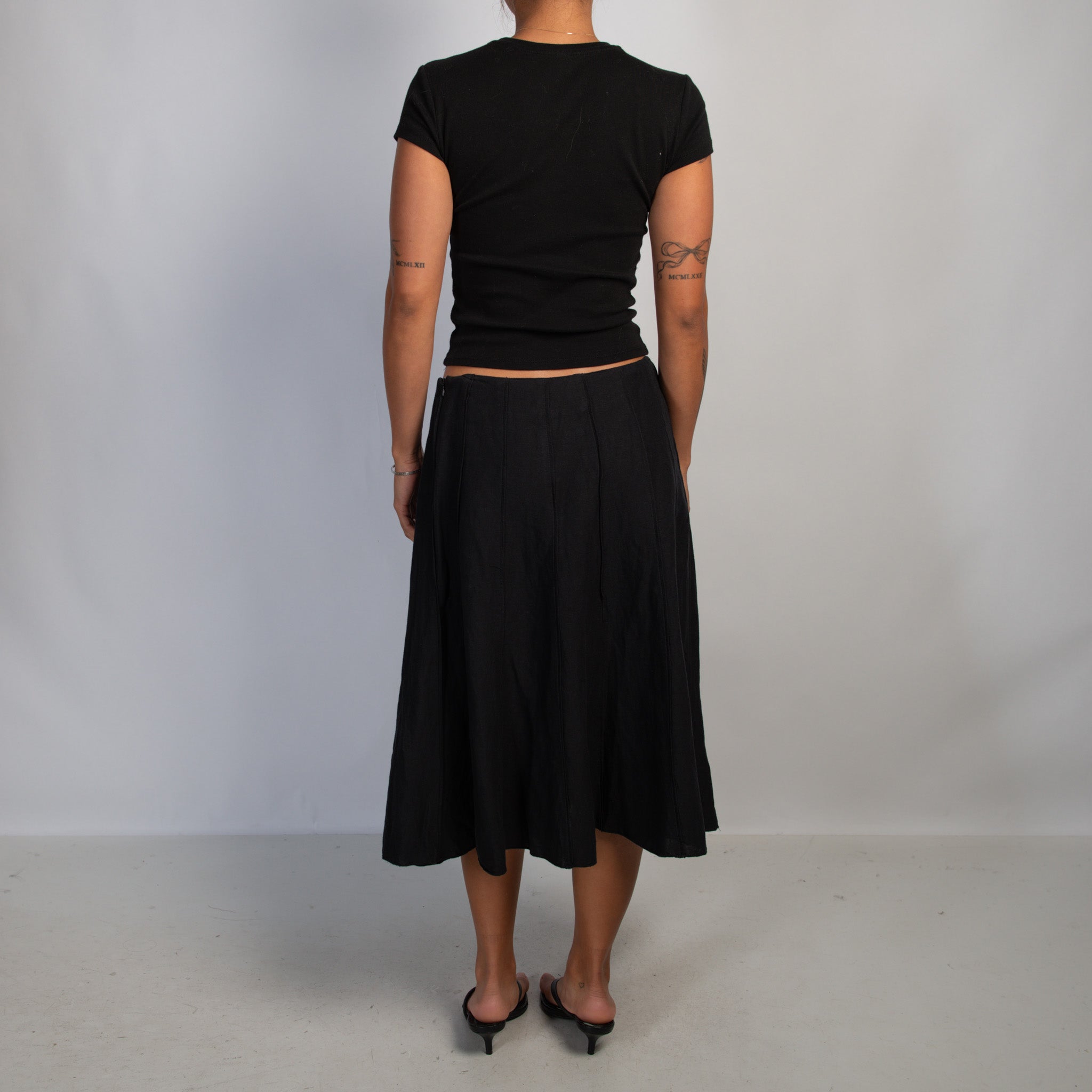 BLACK MIDI SKIRT