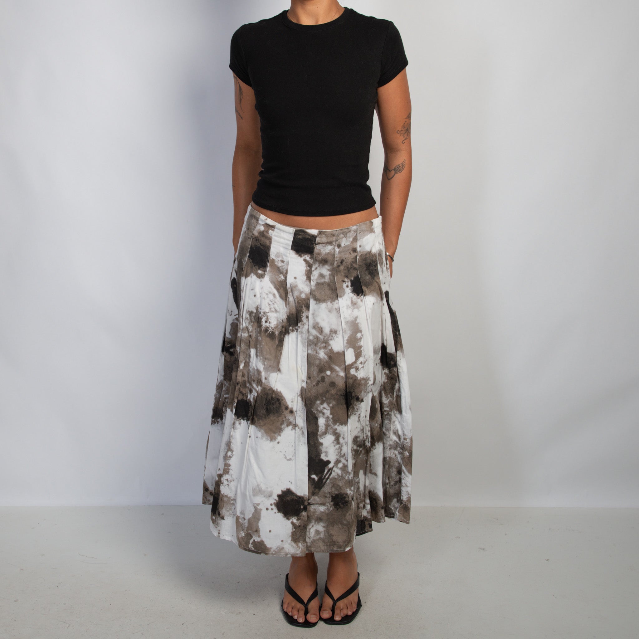 PATTERN MIDI SKIRT