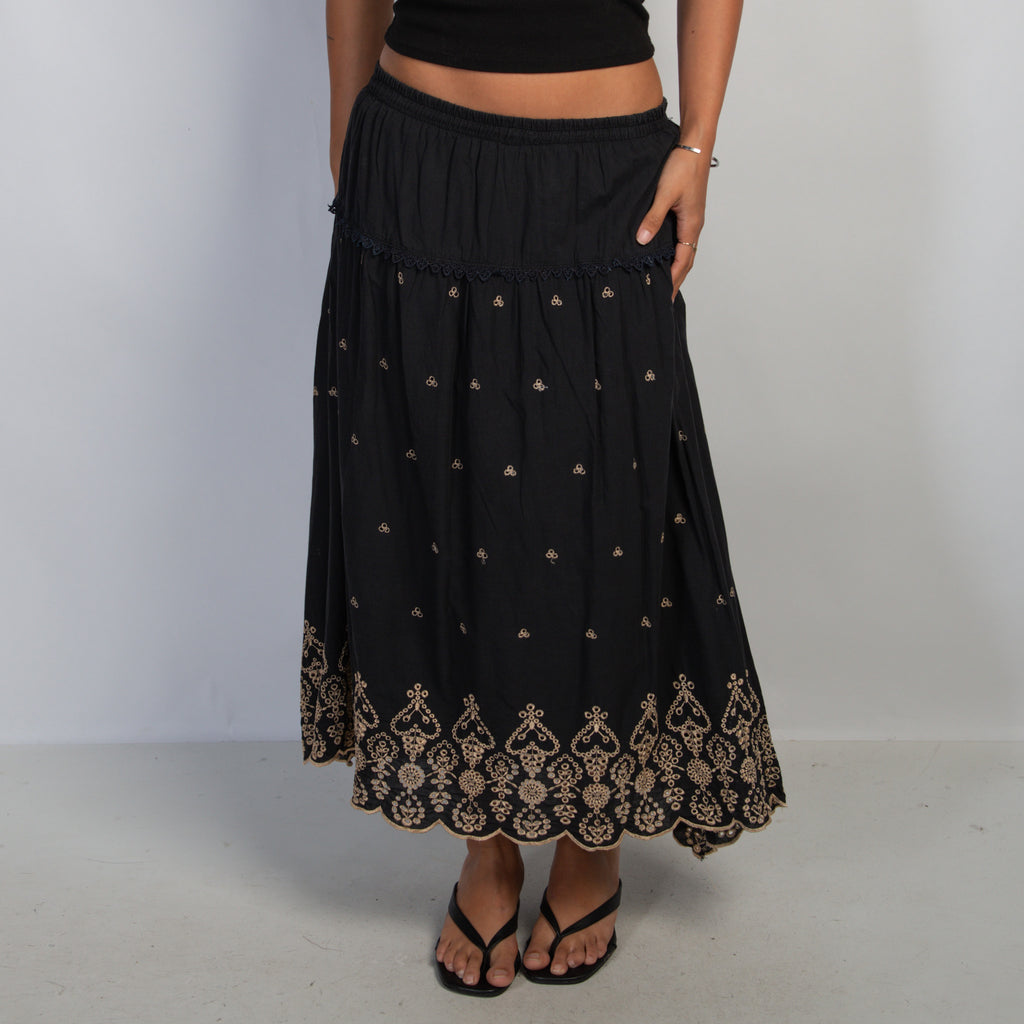 BLACK TIERED SKIRT