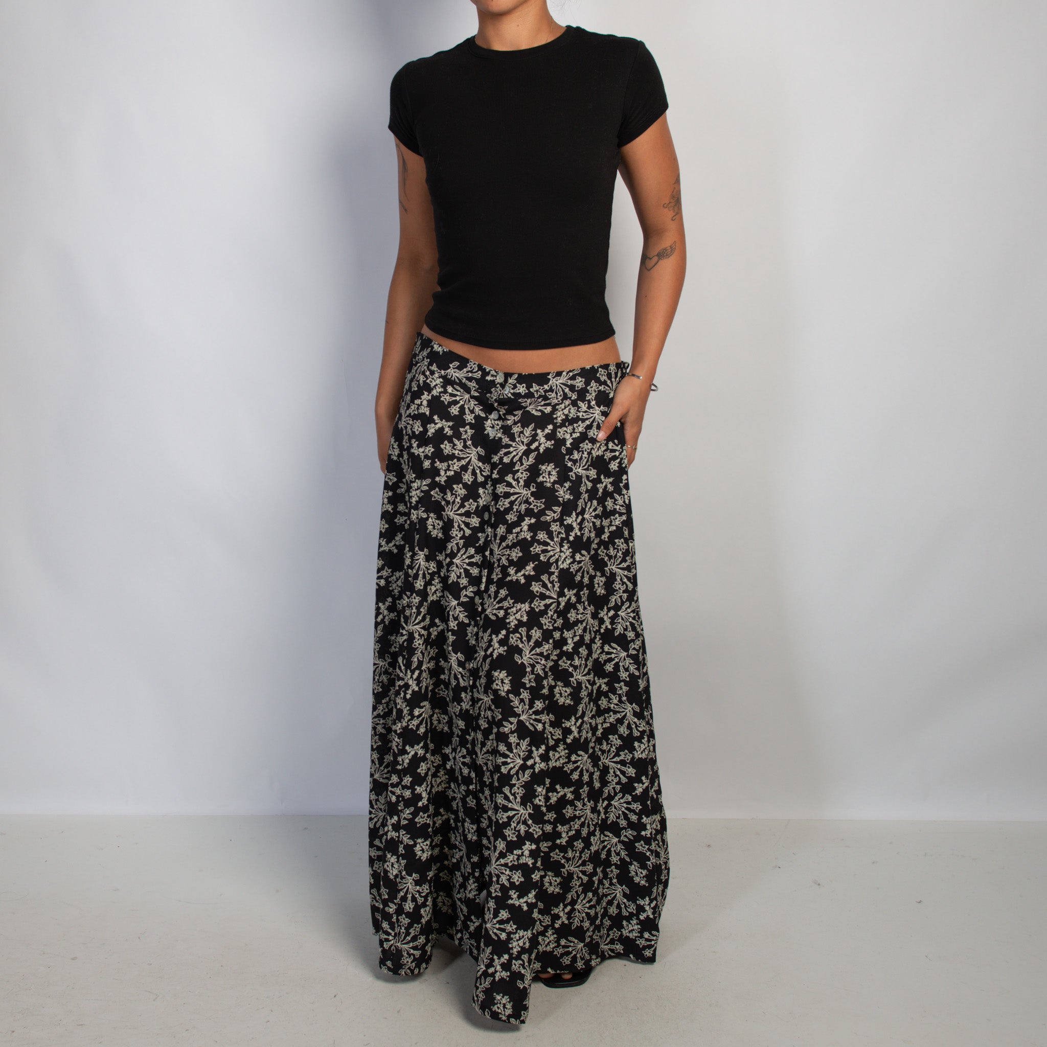 BLACK FLORAL MAXI SKIRT
