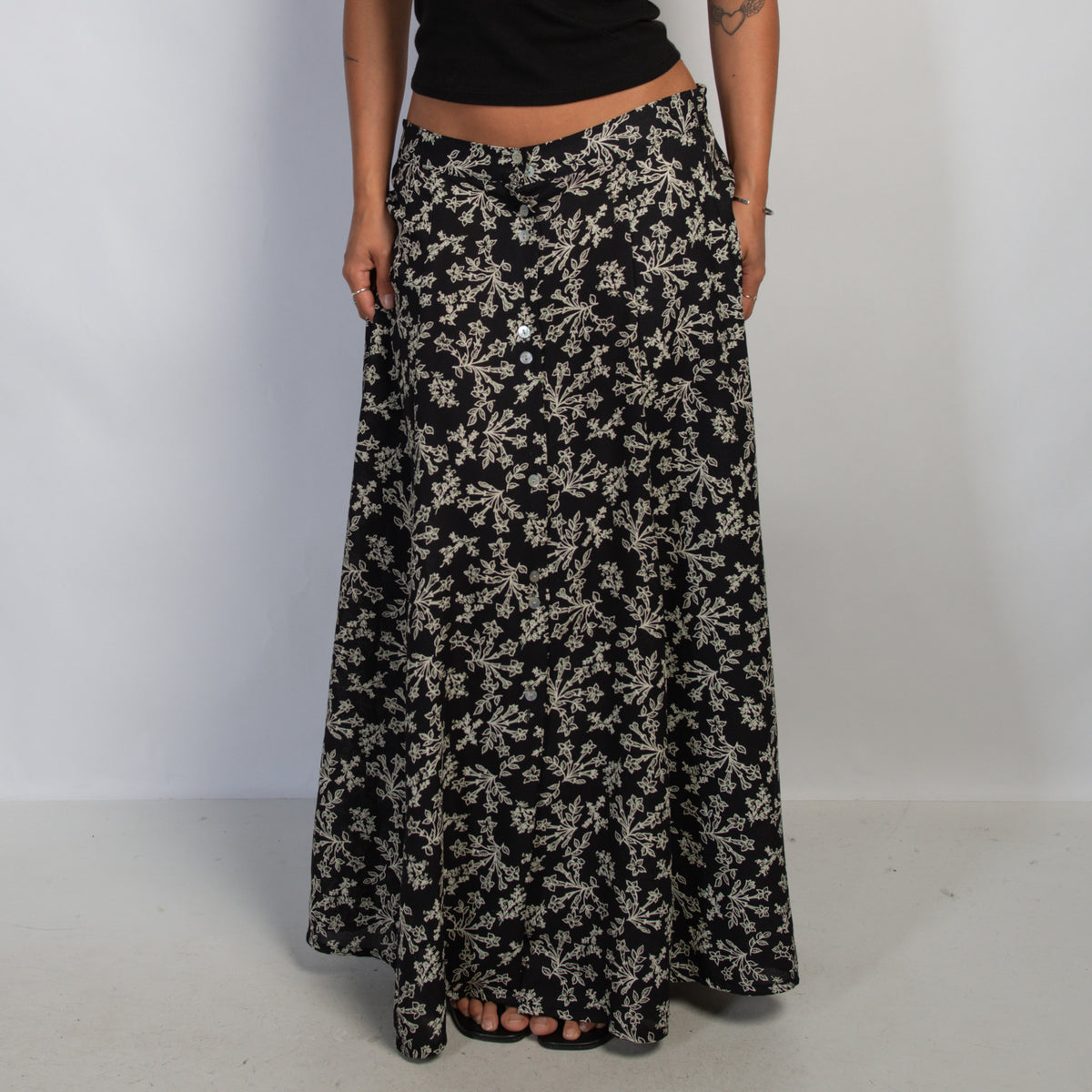BLACK FLORAL MAXI SKIRT