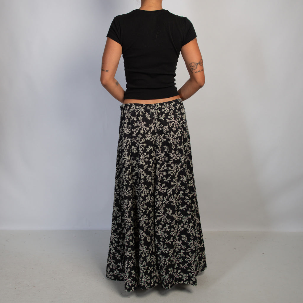 BLACK FLORAL MAXI SKIRT