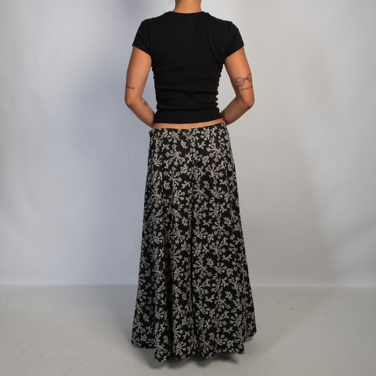 BLACK FLORAL MAXI SKIRT