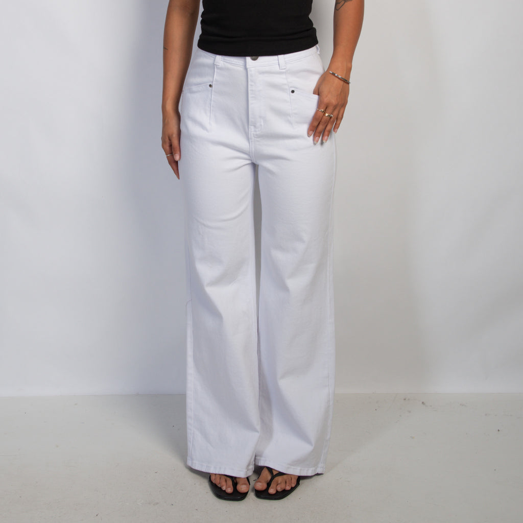 WHITE FLARE JEANS