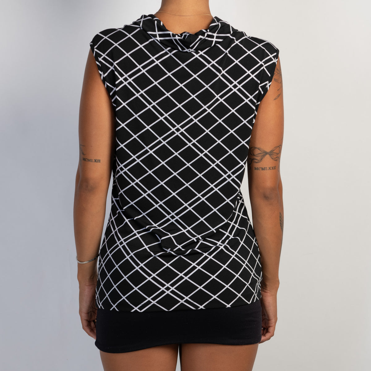 B&W PATTERN TOP