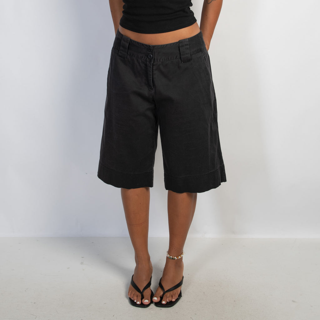 BLACK LONGLINE SHORTS